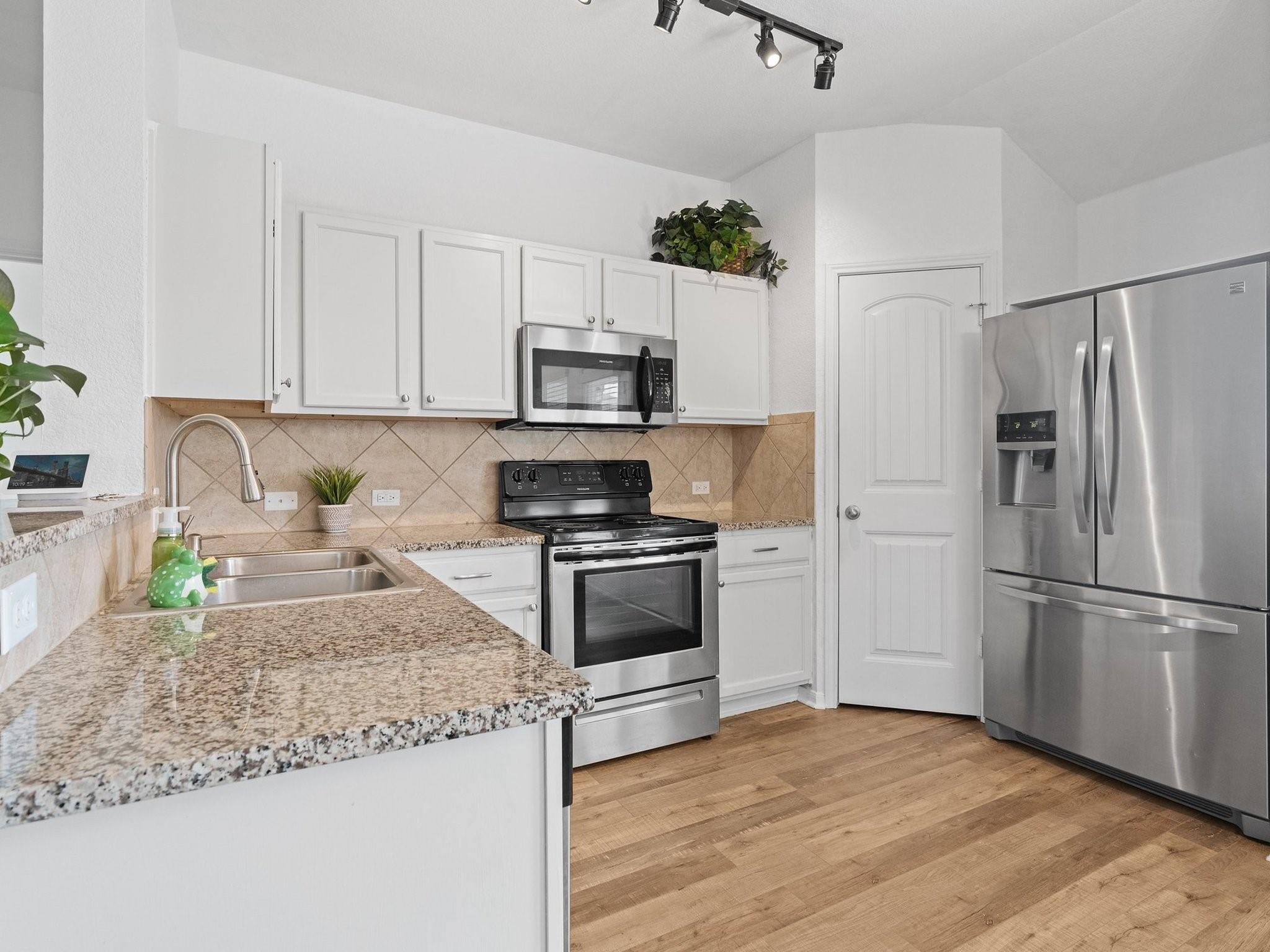 6301 Diamondleaf Bnd Property Photo 2