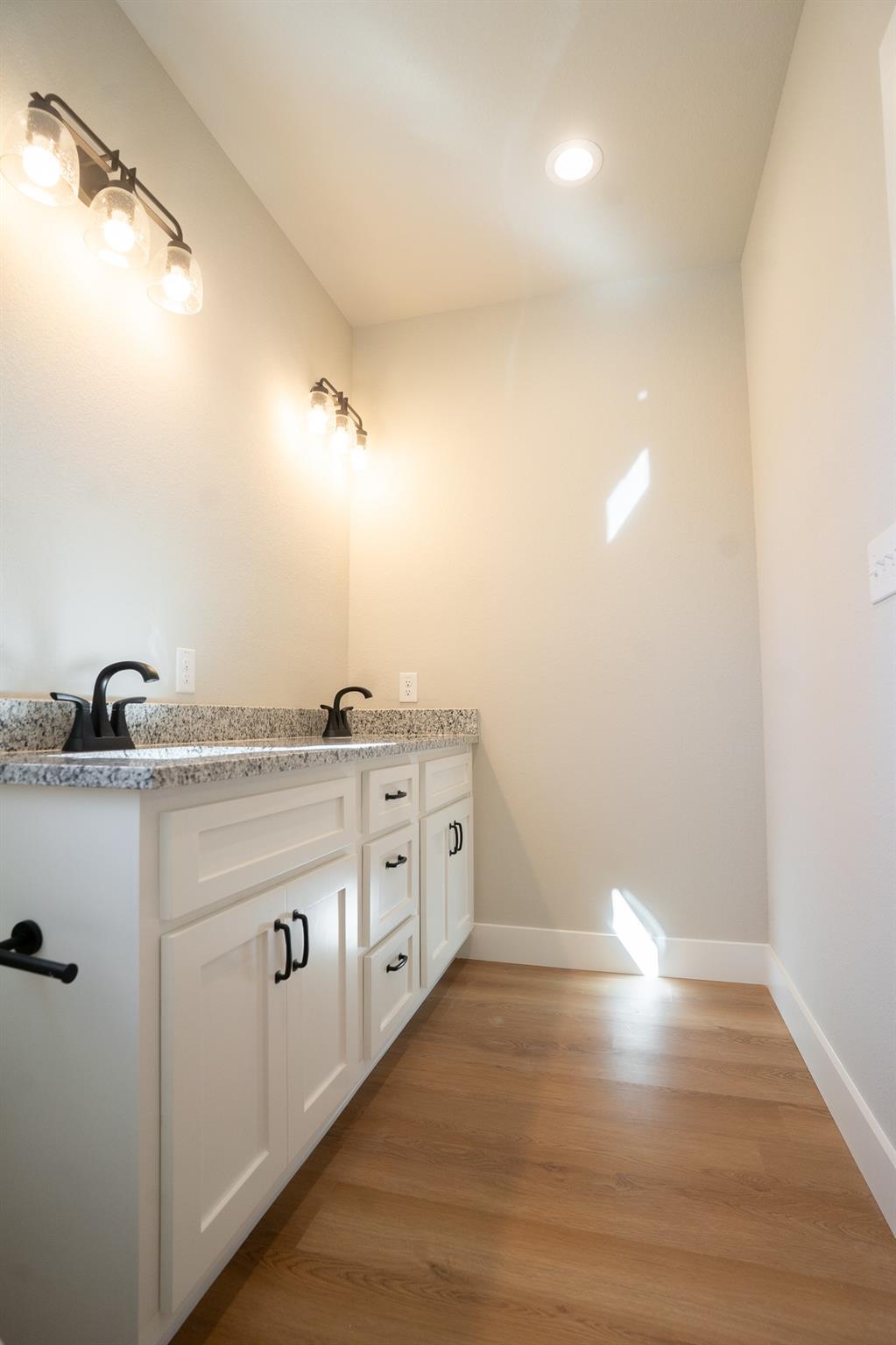 313 String Prairie Way Property Photo 12