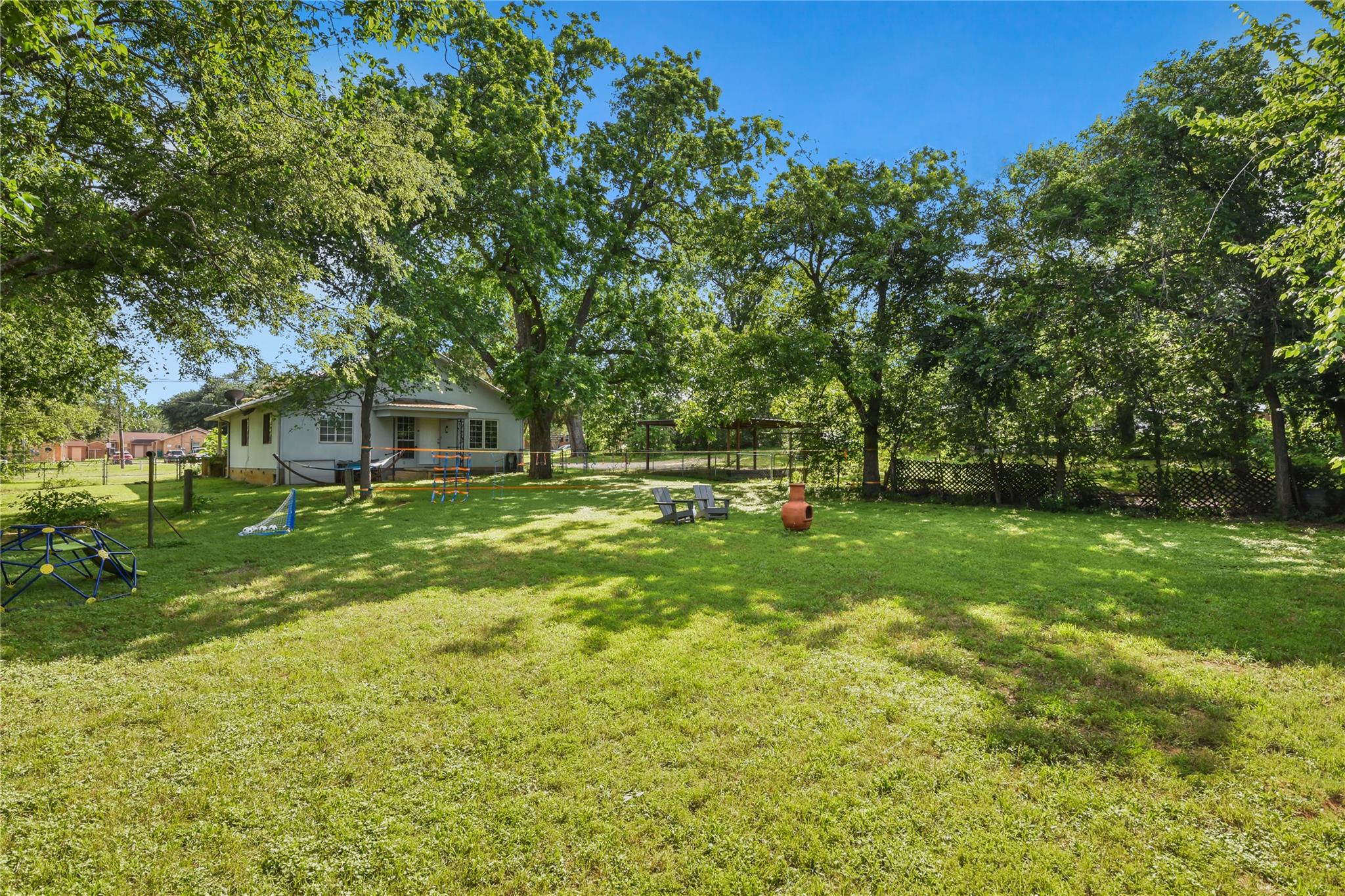 528 Old Mcdade Rd Property Photo 4