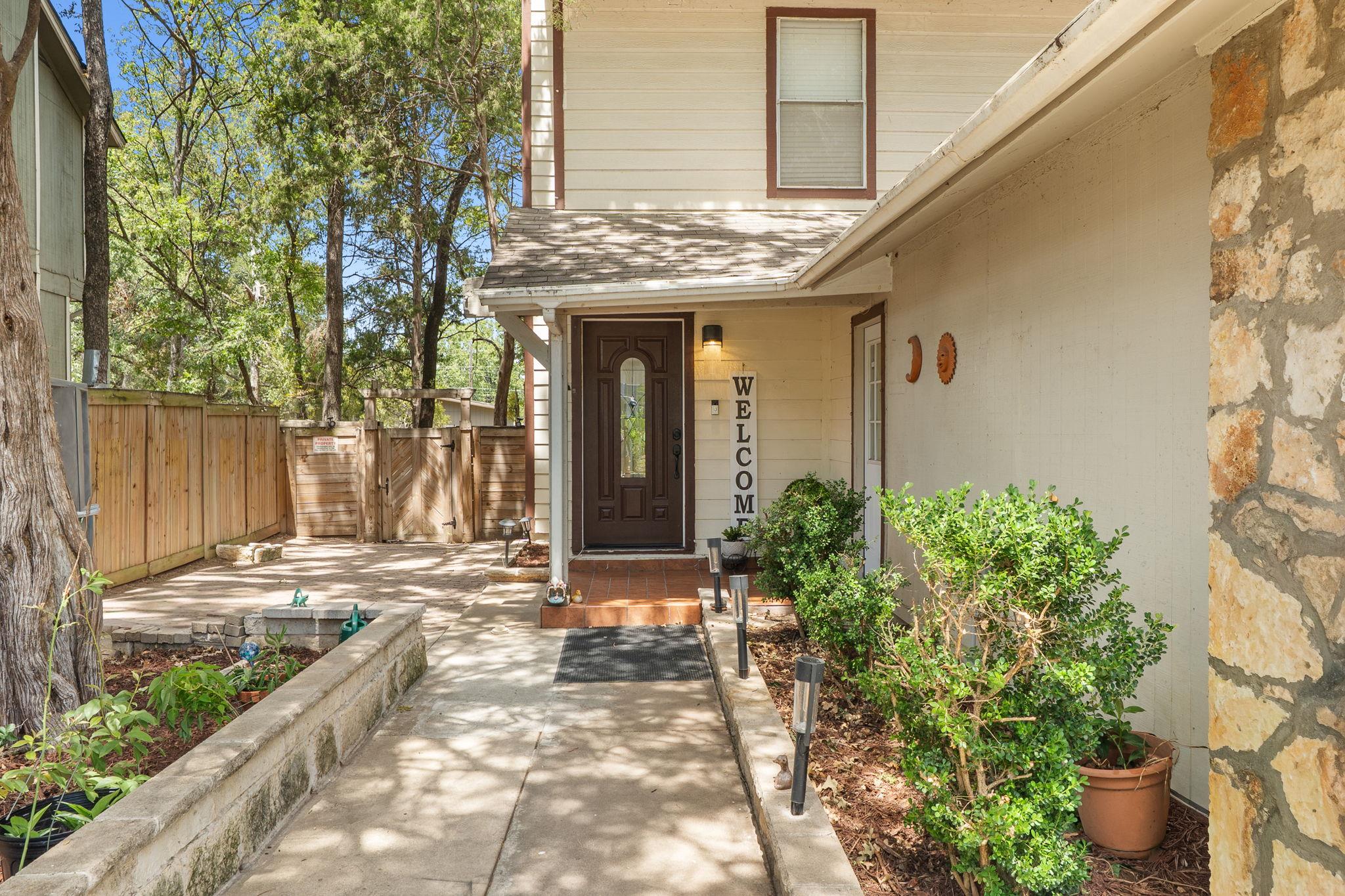 1304 Cool Shadow Dr Property Photo 2
