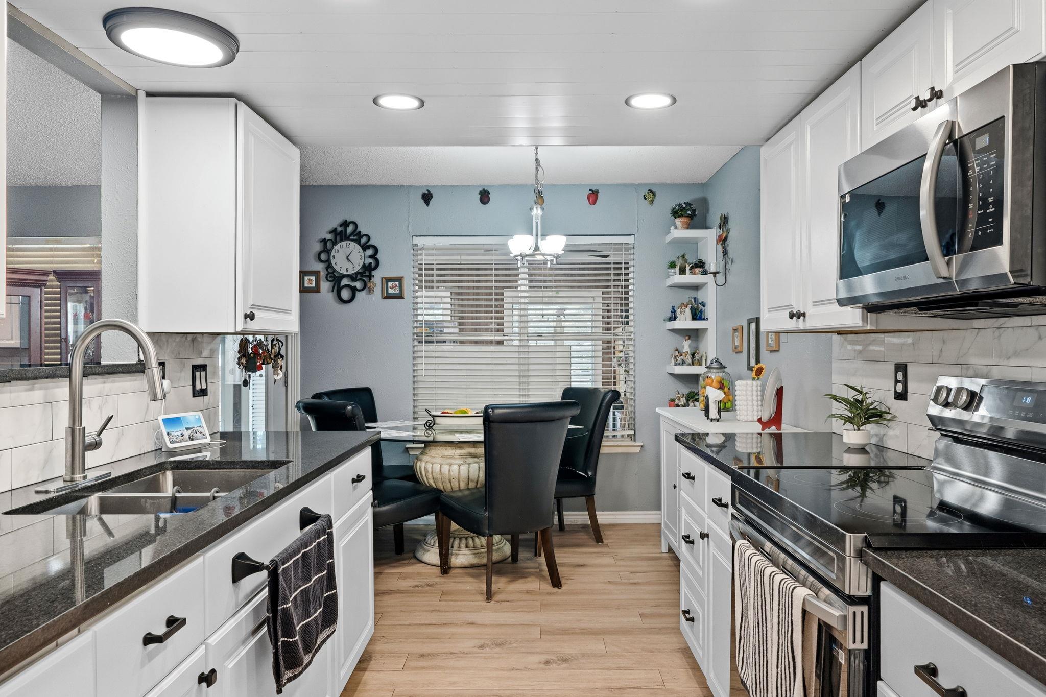 1304 Cool Shadow Dr Property Photo 3