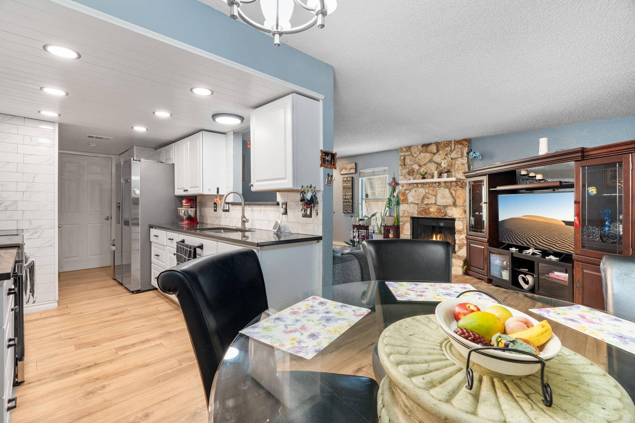 1304 Cool Shadow Dr Property Photo 6