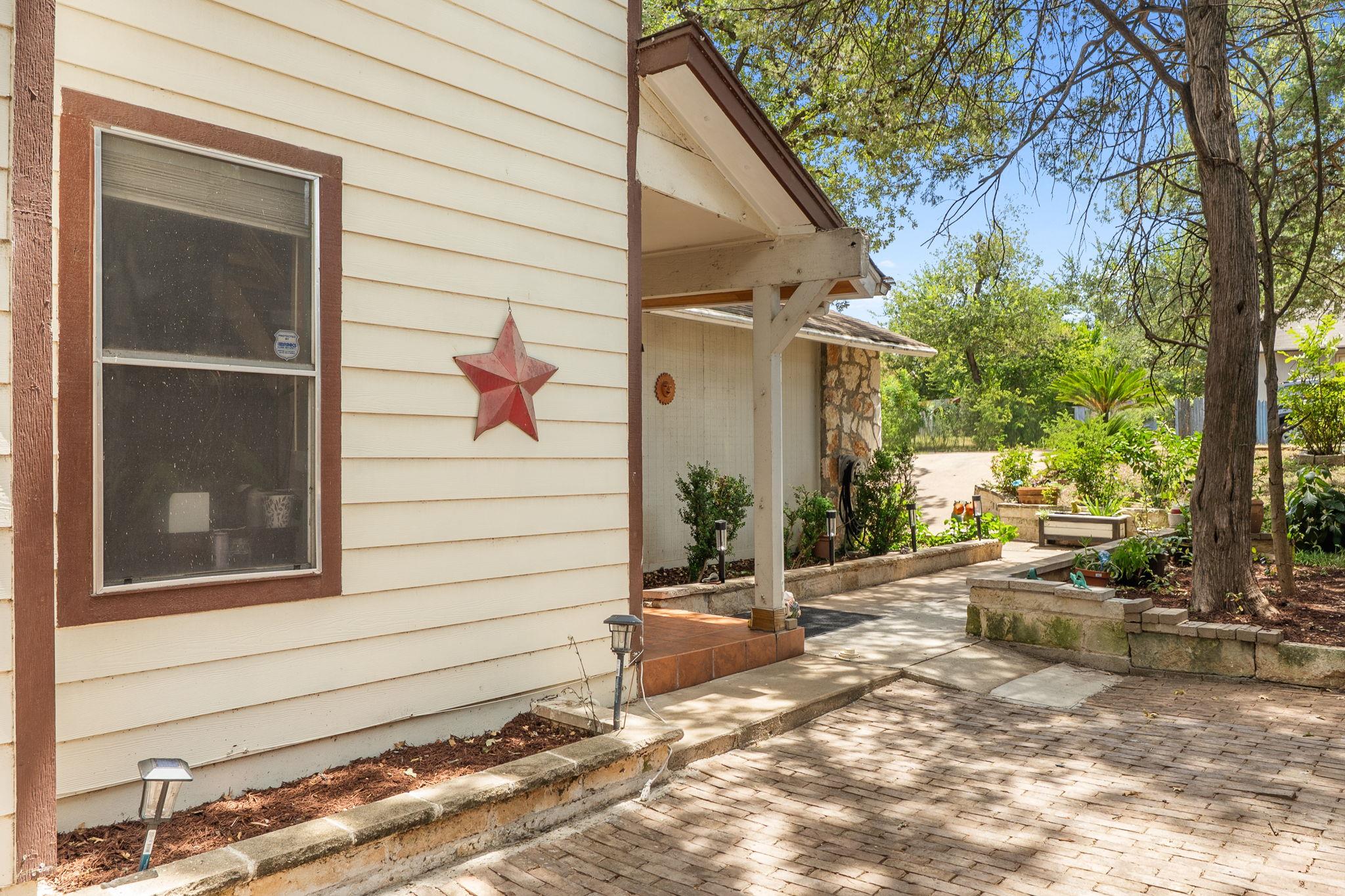 1304 Cool Shadow Dr Property Photo 26