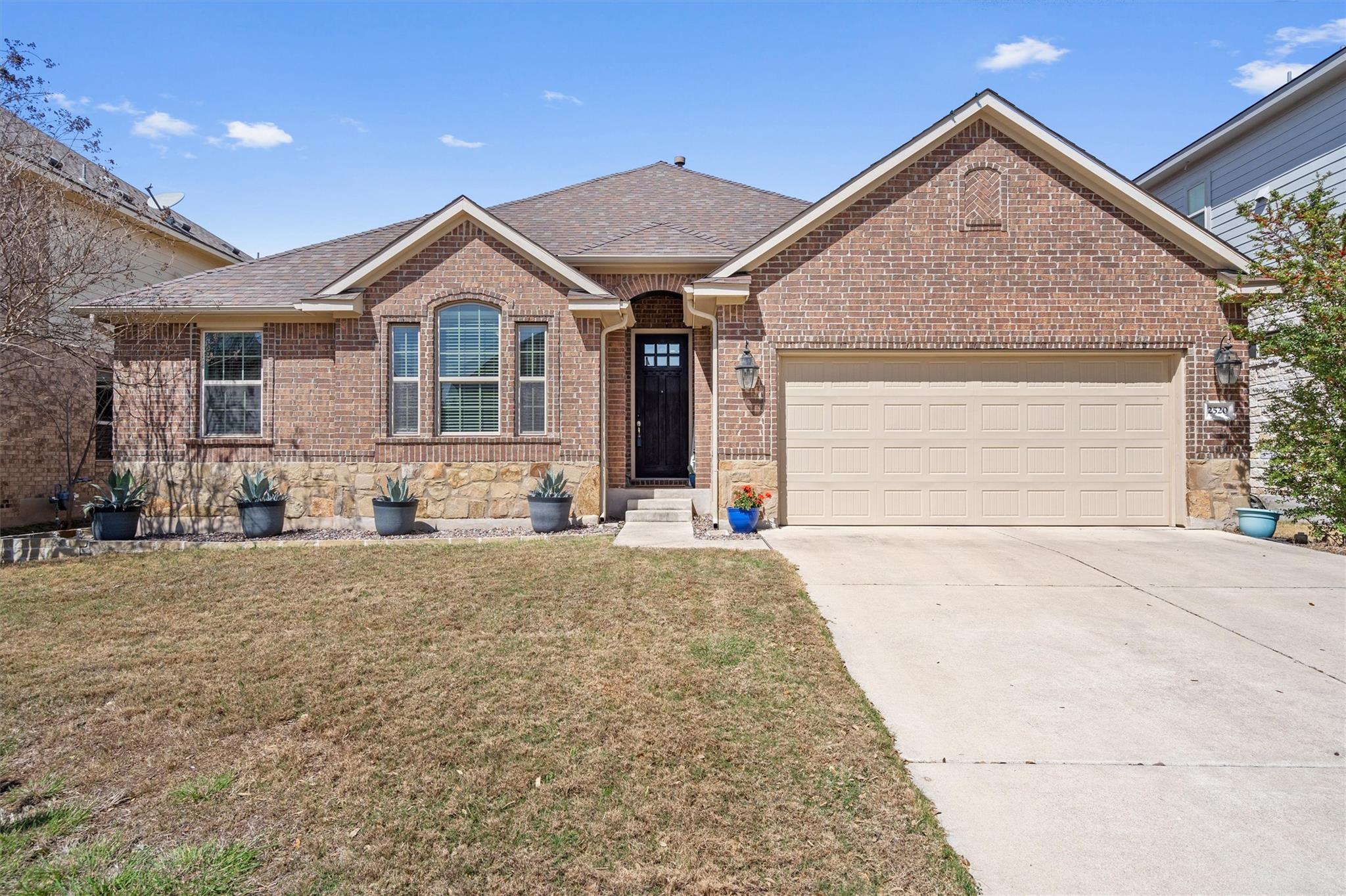 2520 Weeping Beech Ln Property Photo 2