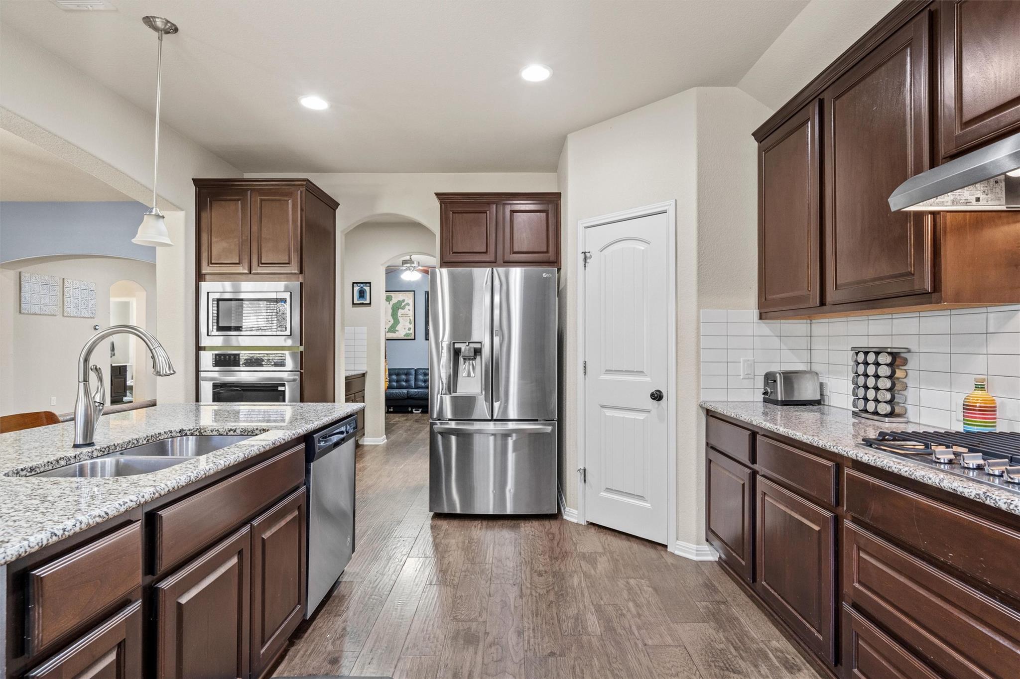 2520 Weeping Beech Ln Property Photo 15