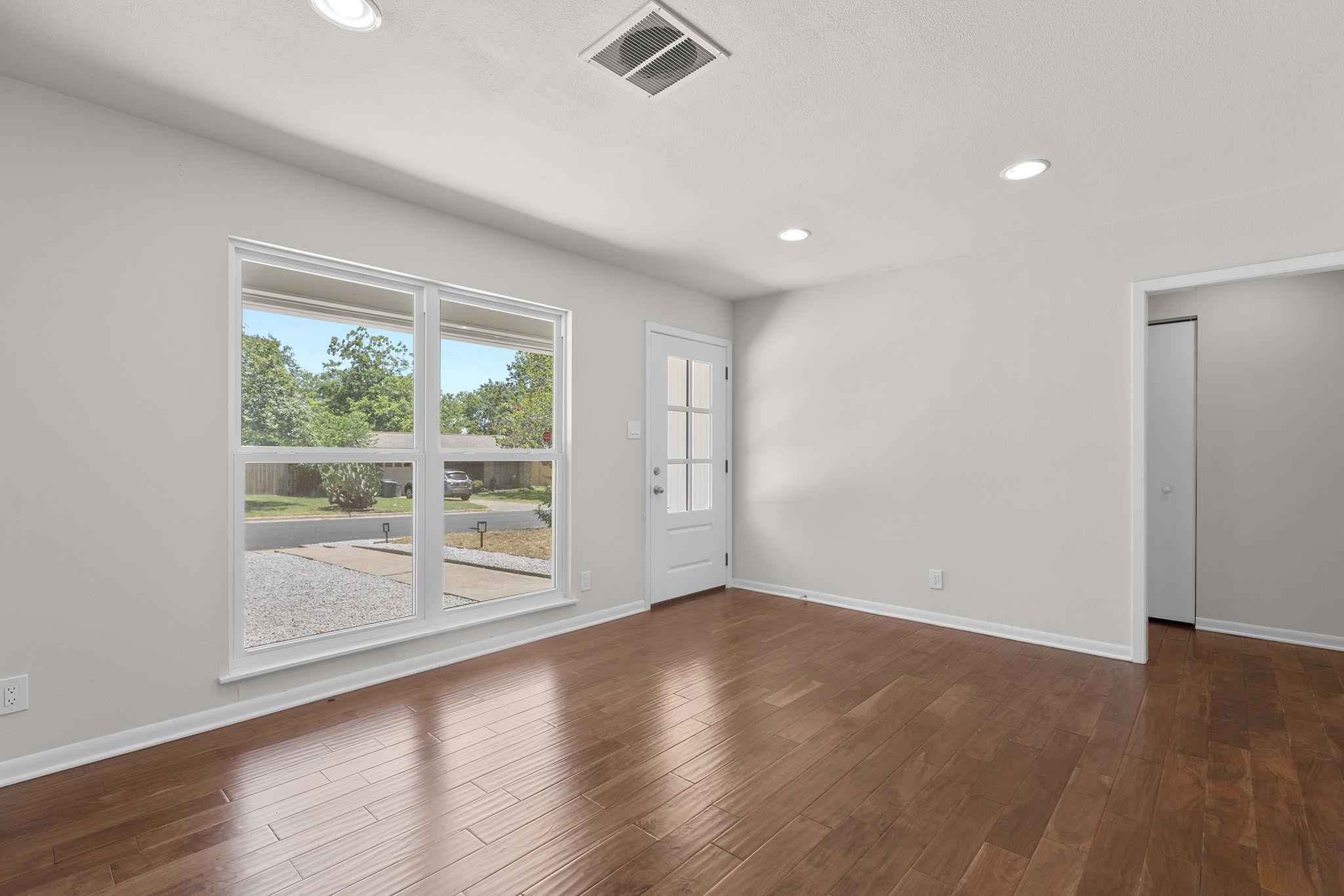 501 Arbor Ln Property Photo 5