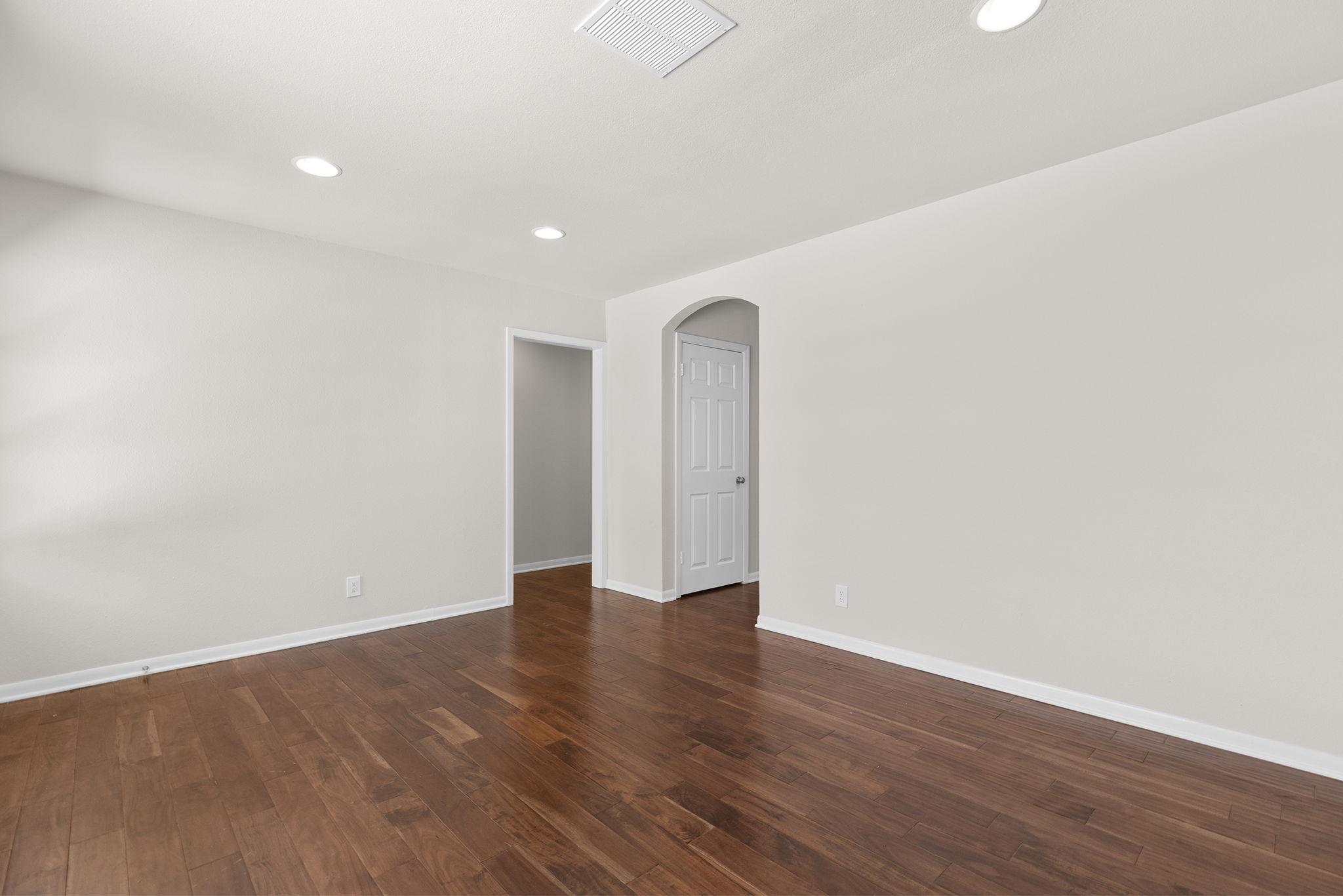 501 Arbor Ln Property Photo 6