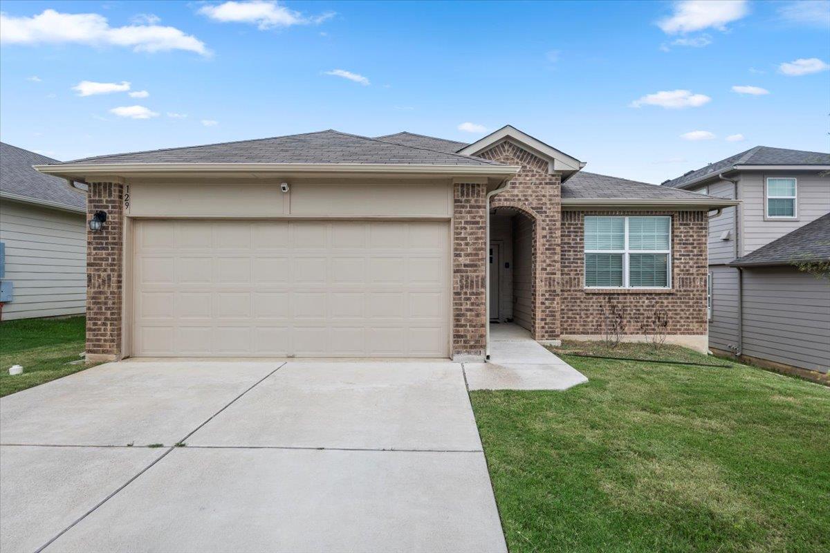 129 Jubilee Dr Property Photo 1