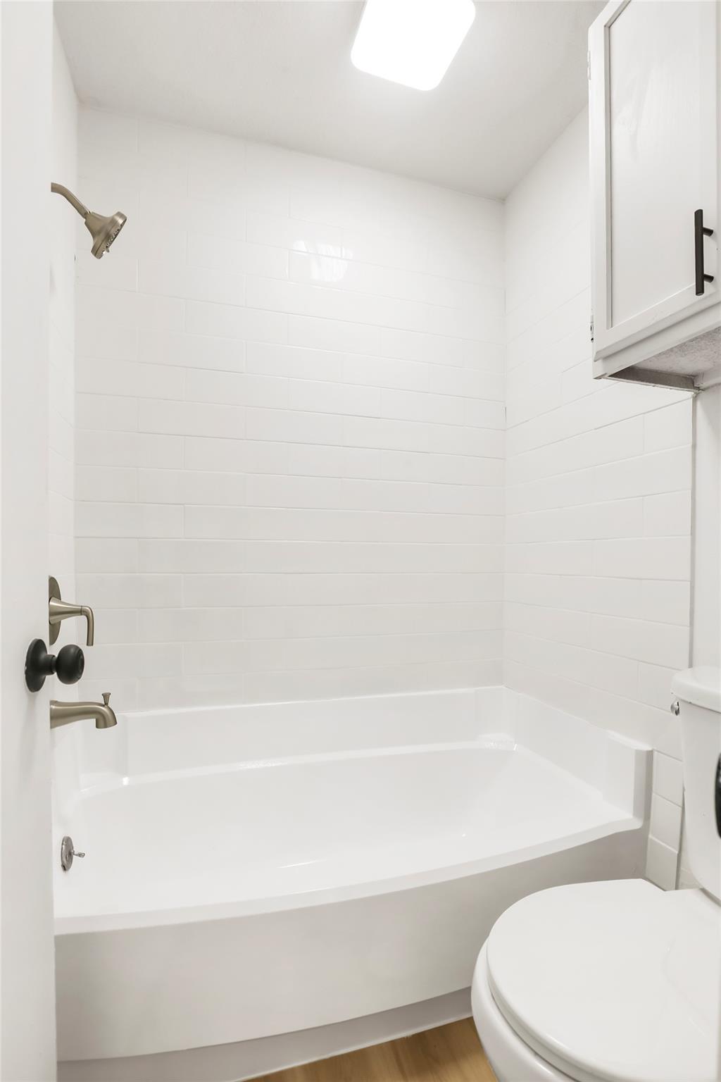 923 E 41st St #105 Property Photo 14