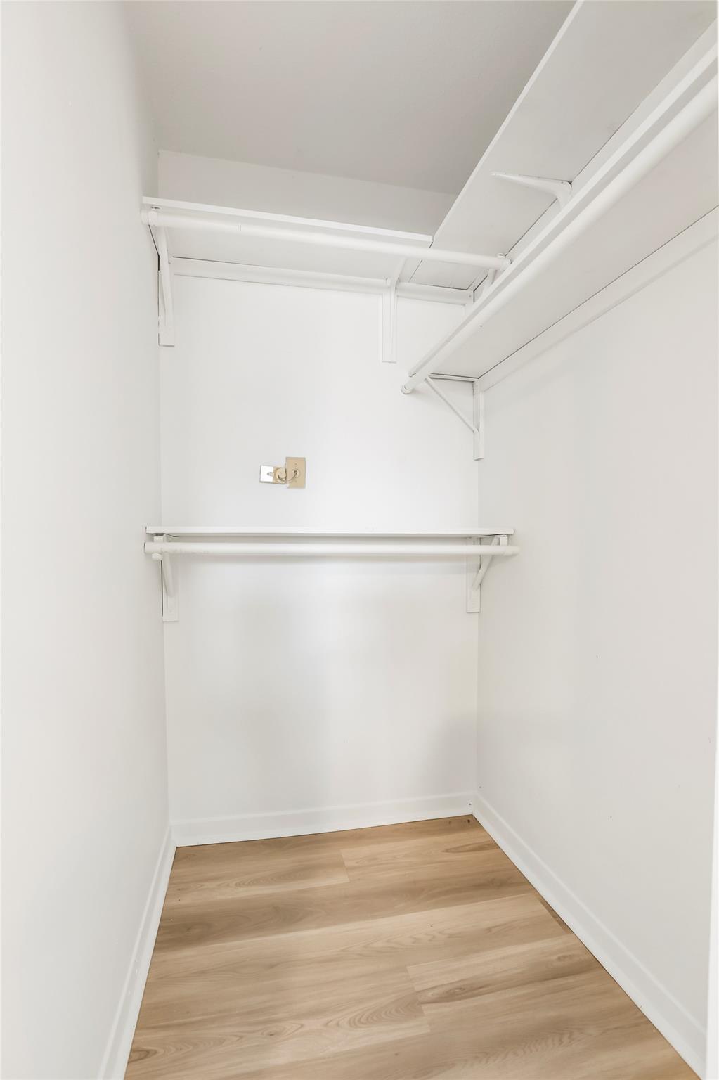 923 E 41st St #105 Property Photo 17
