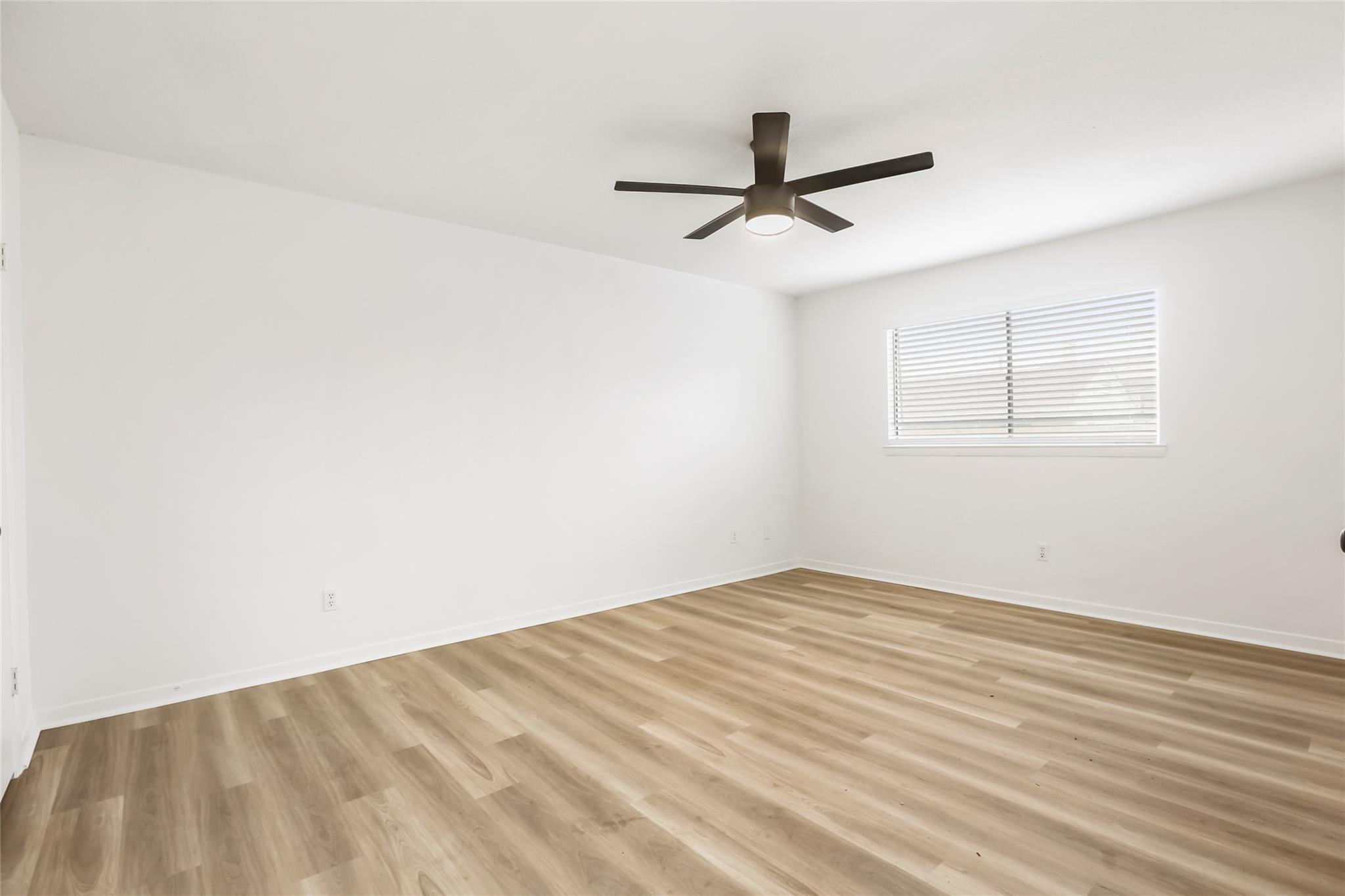 923 E 41st St #105 Property Photo 18