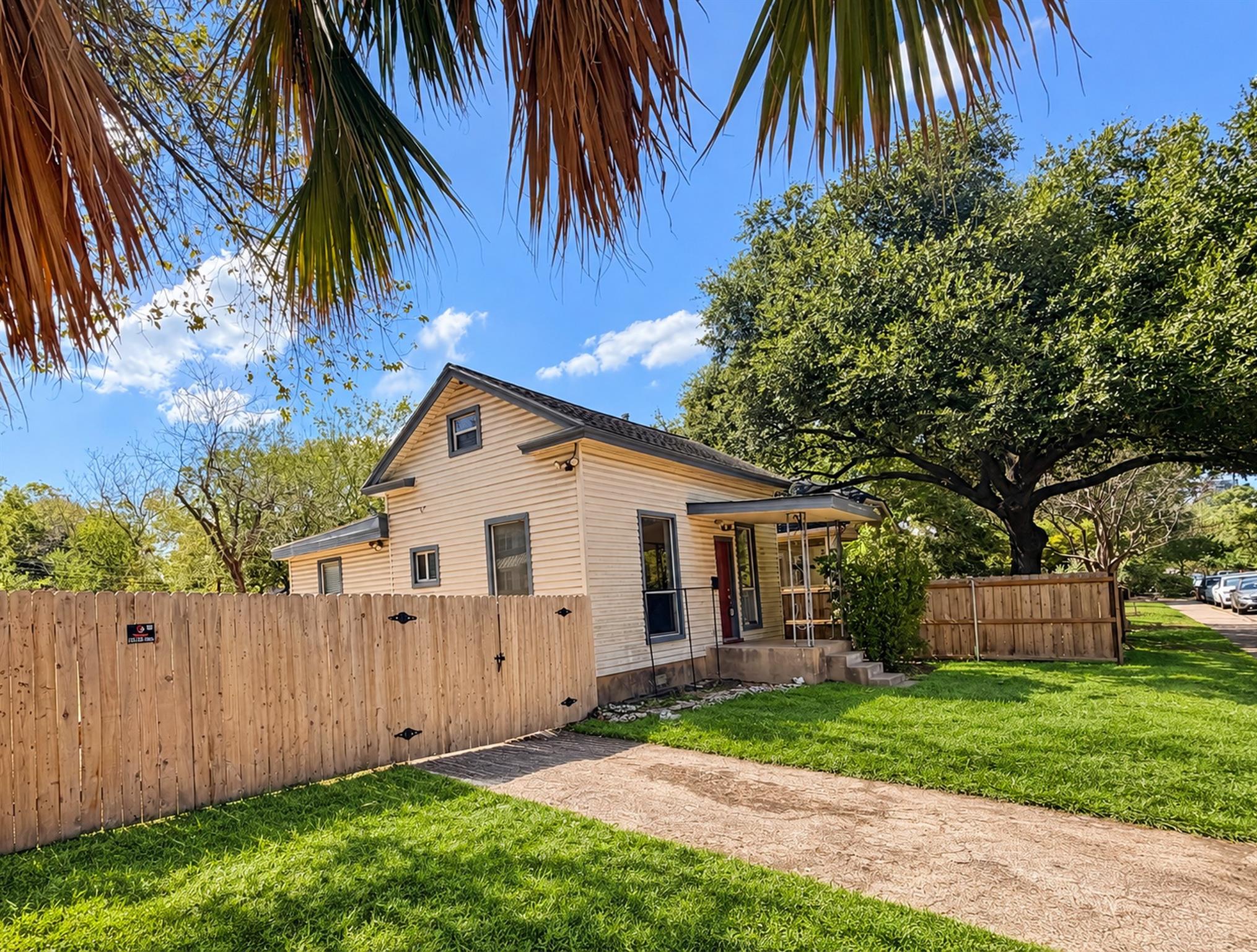 1509 Willow St Property Photo 1