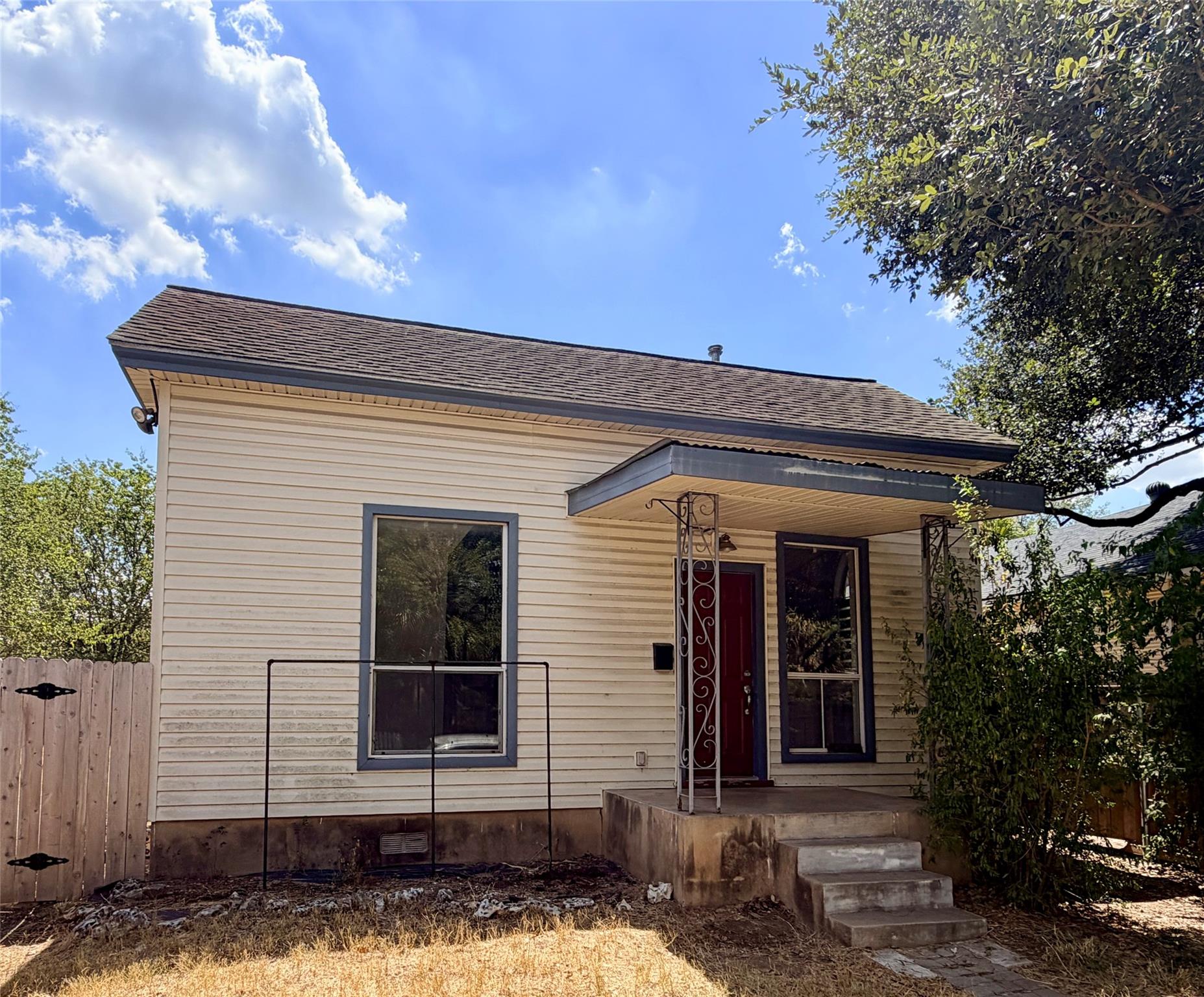 1509 Willow St Property Photo 2