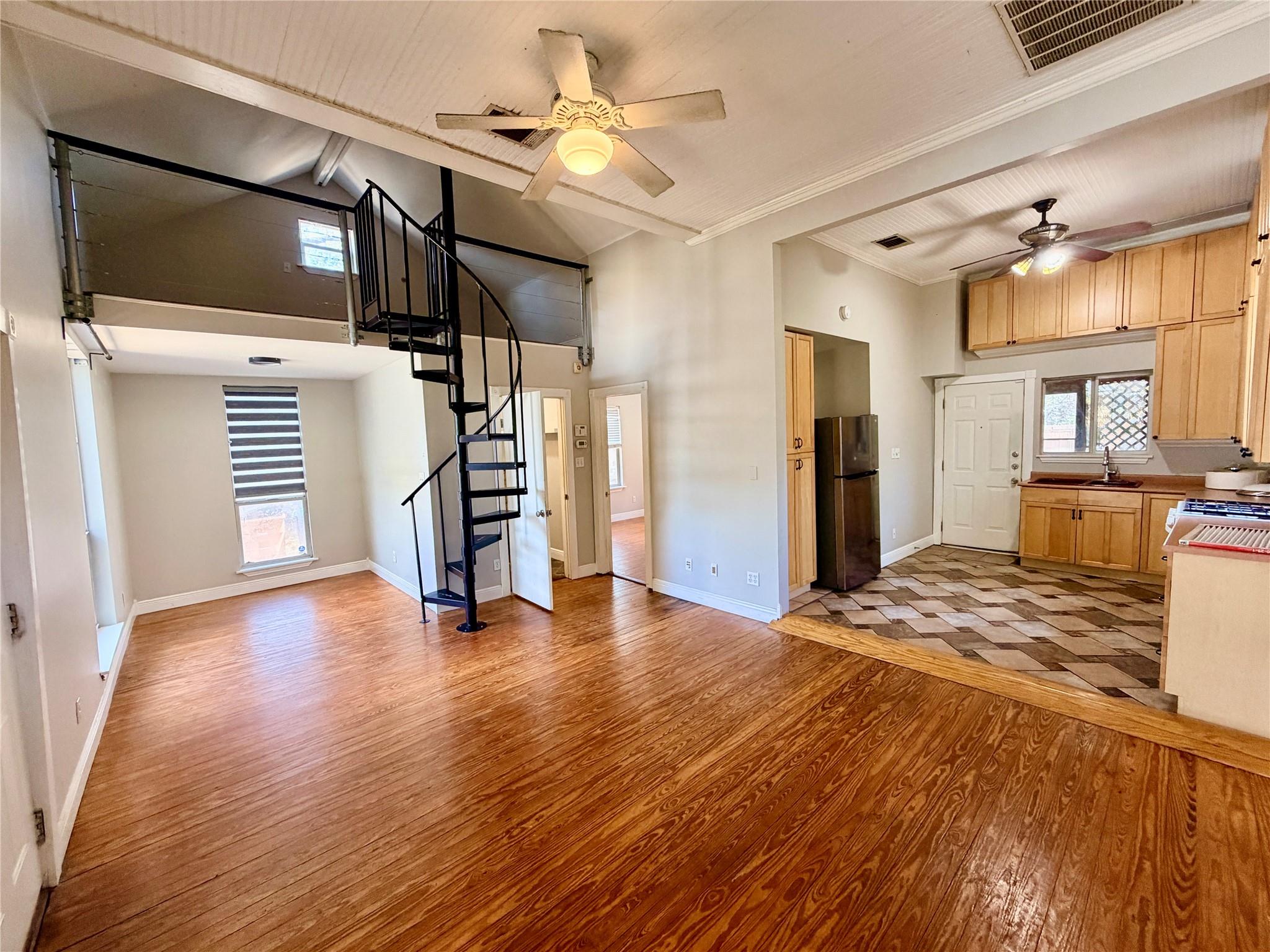 1509 Willow St Property Photo 4
