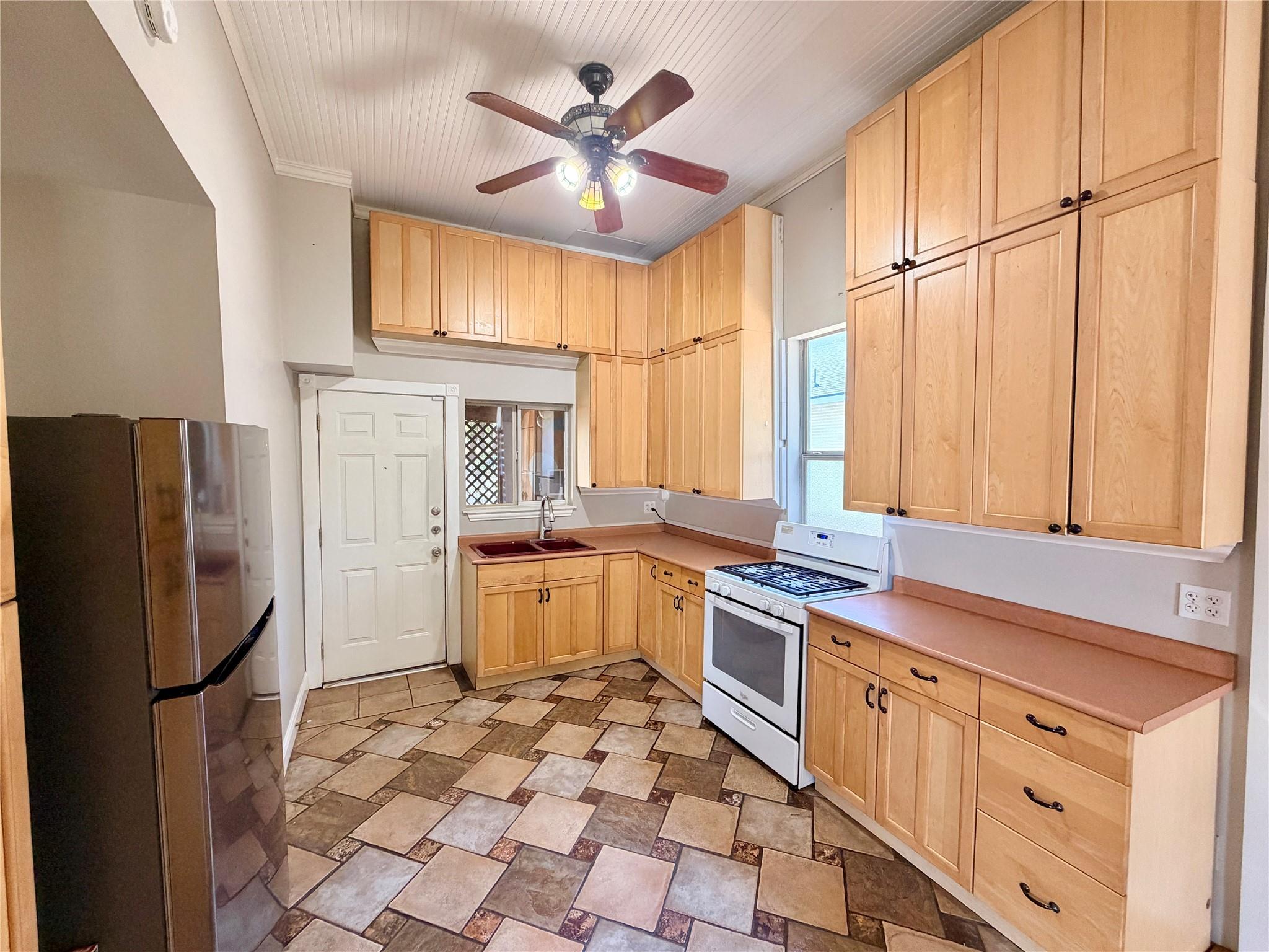 1509 Willow St Property Photo 7