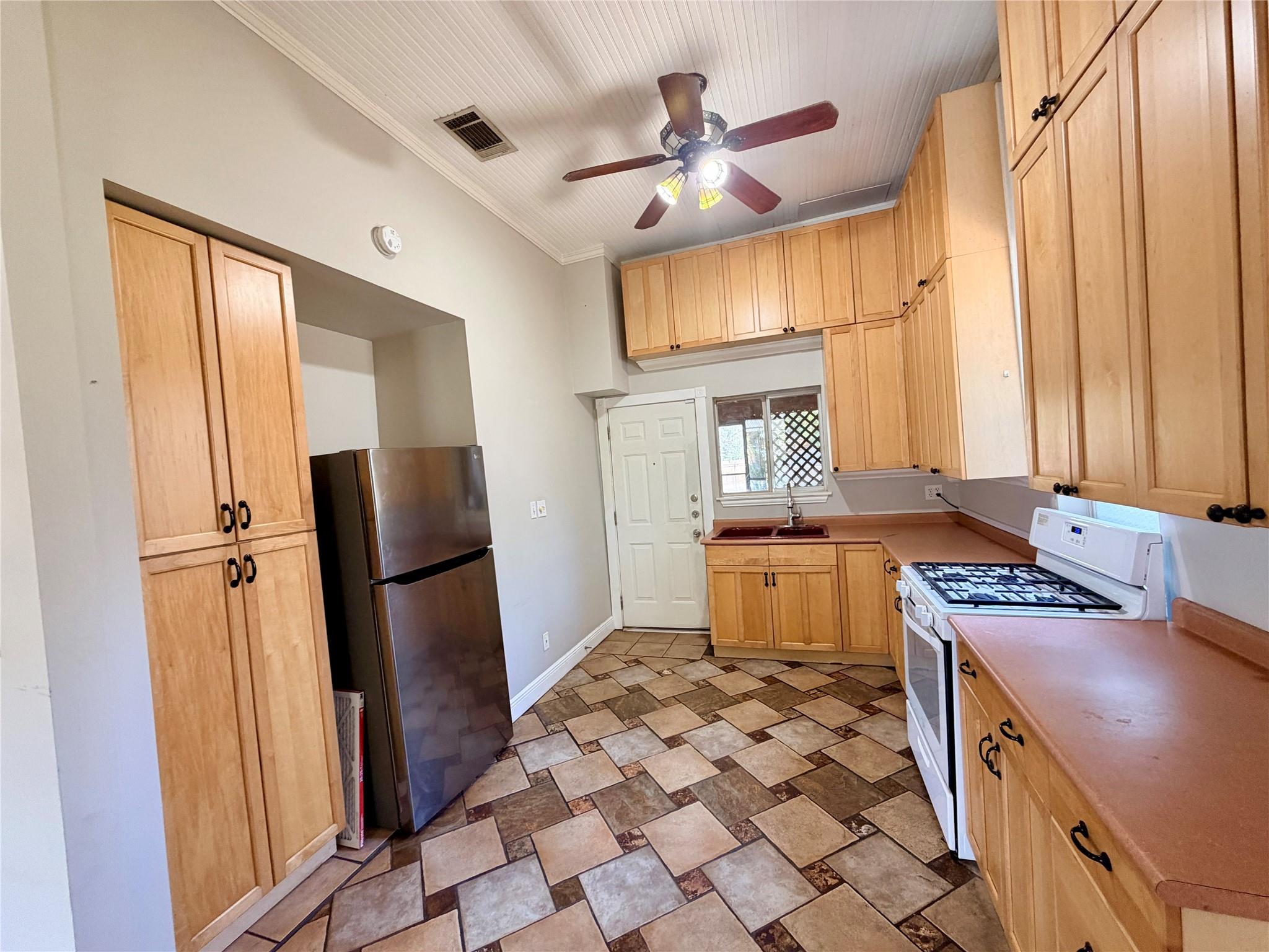1509 Willow St Property Photo 8