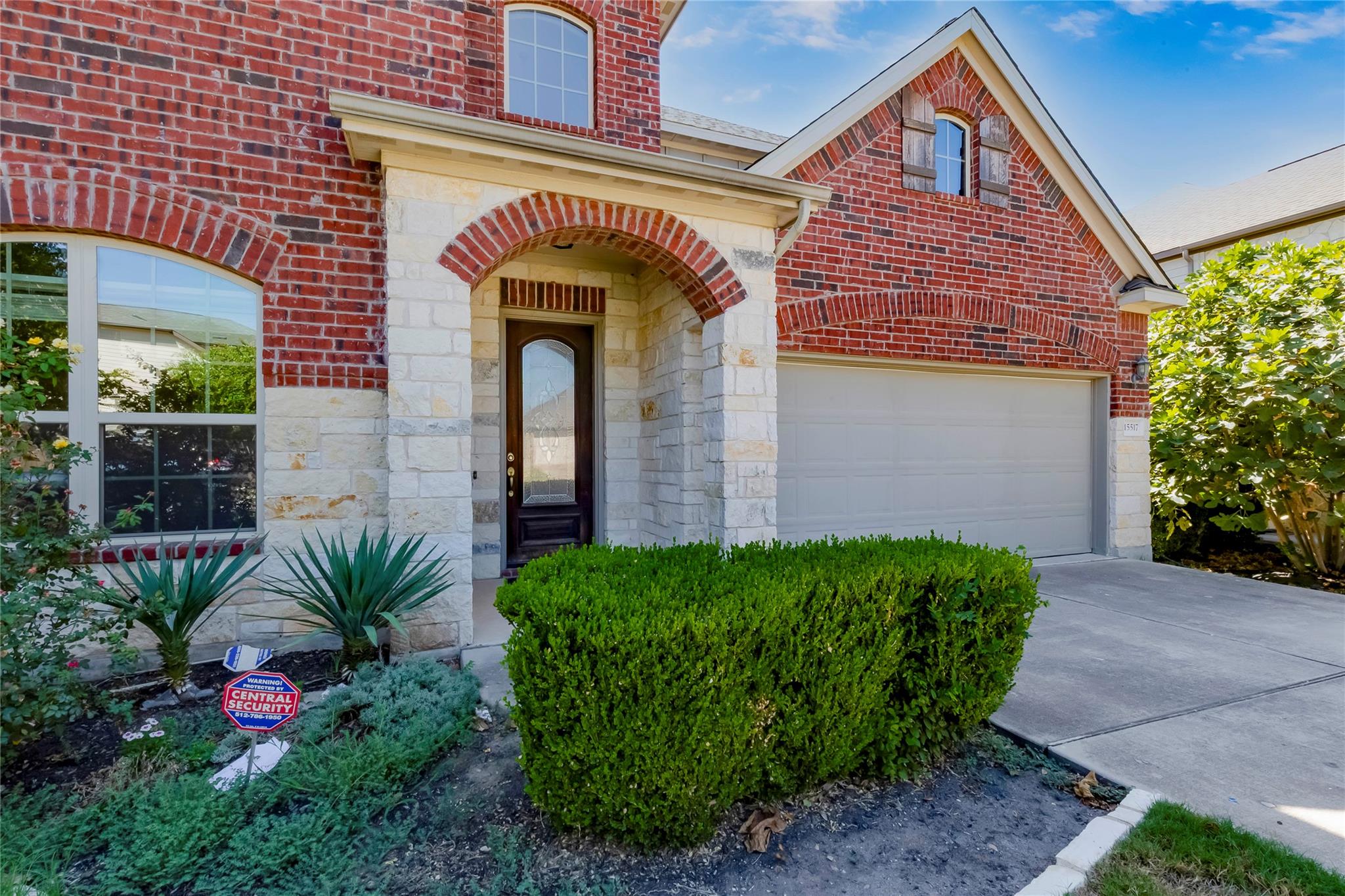15517 Bended Knee Dr Property Photo 4