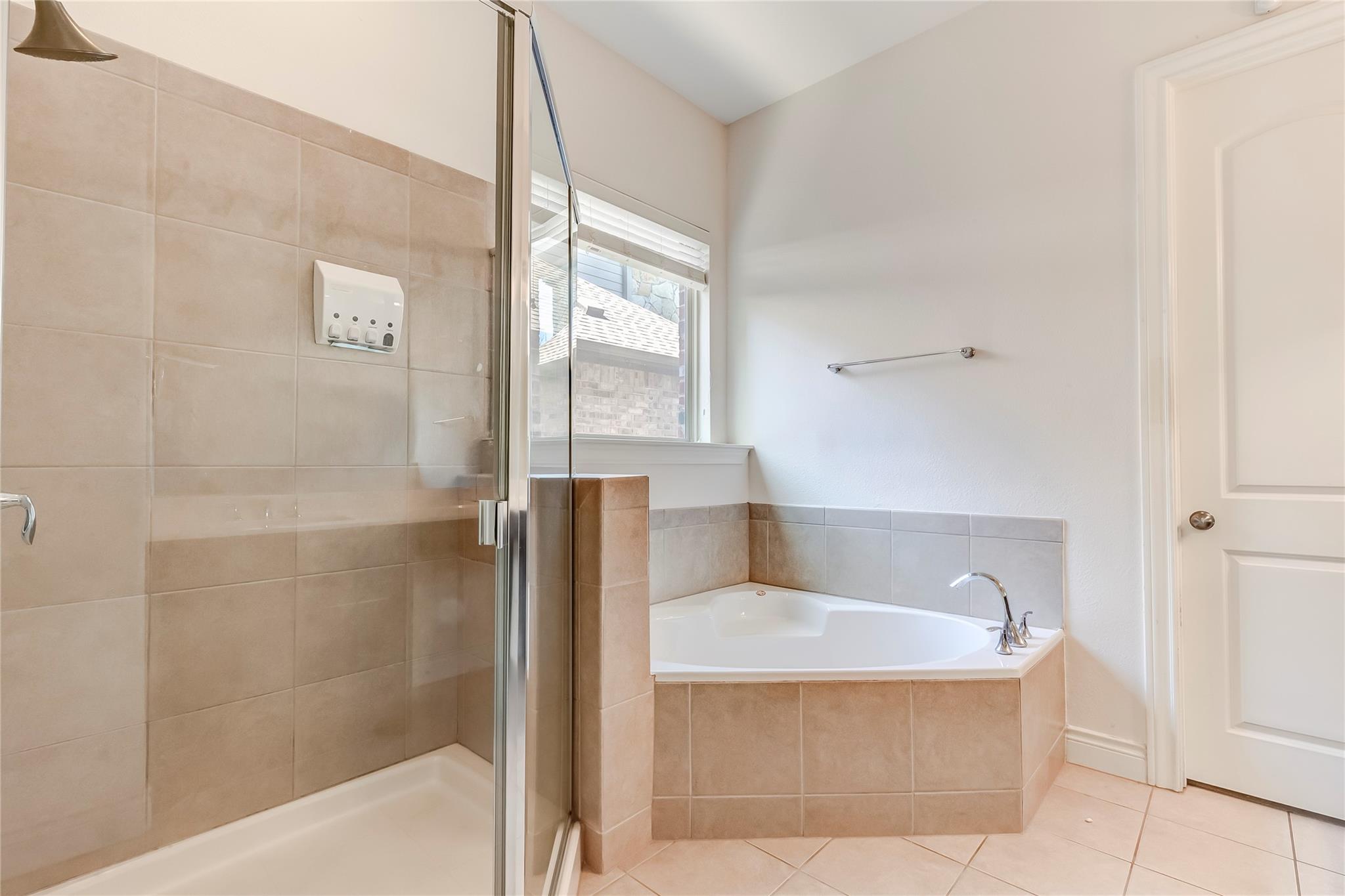 15517 Bended Knee Dr Property Photo 23
