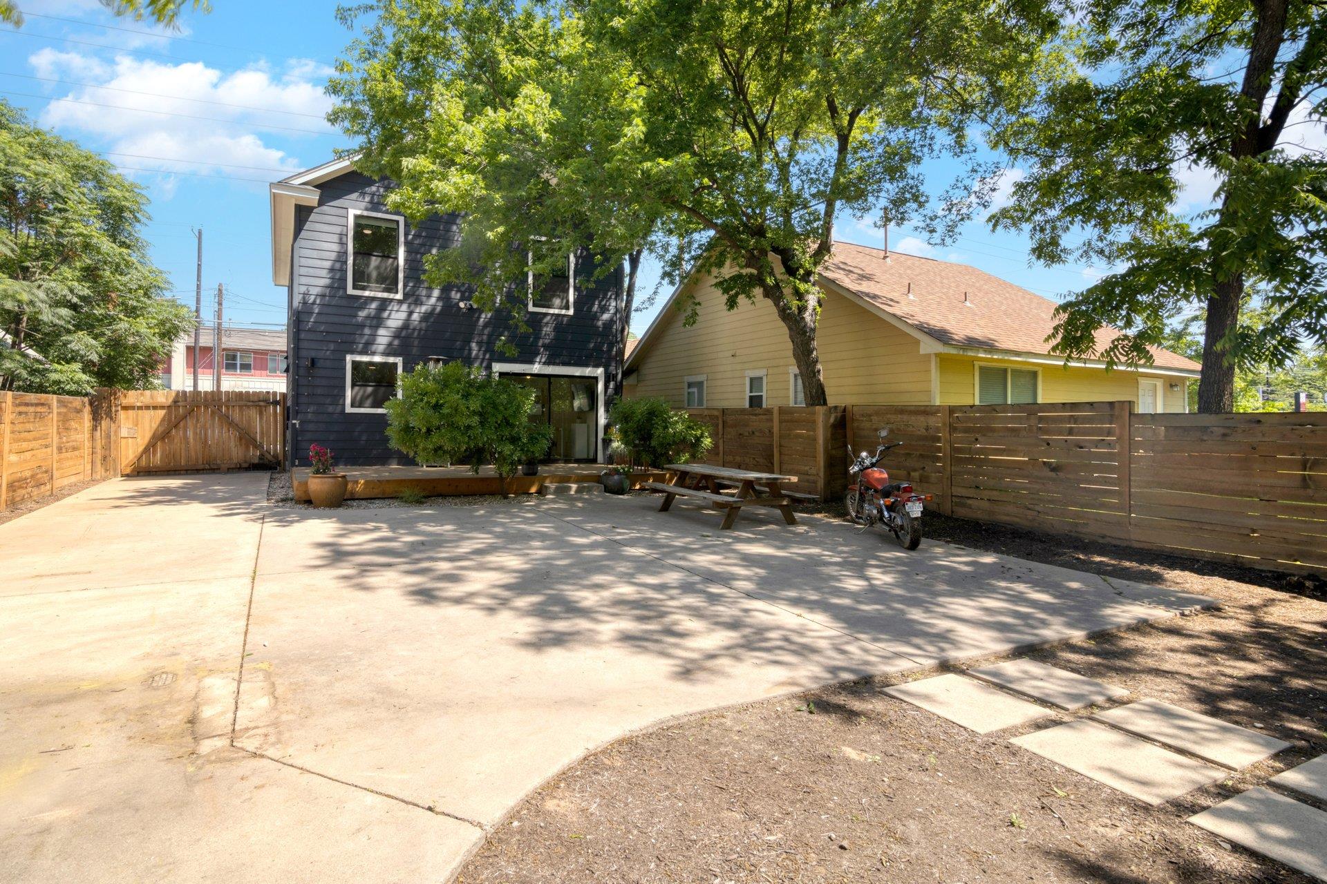 108 Chicon St Property Photo 23