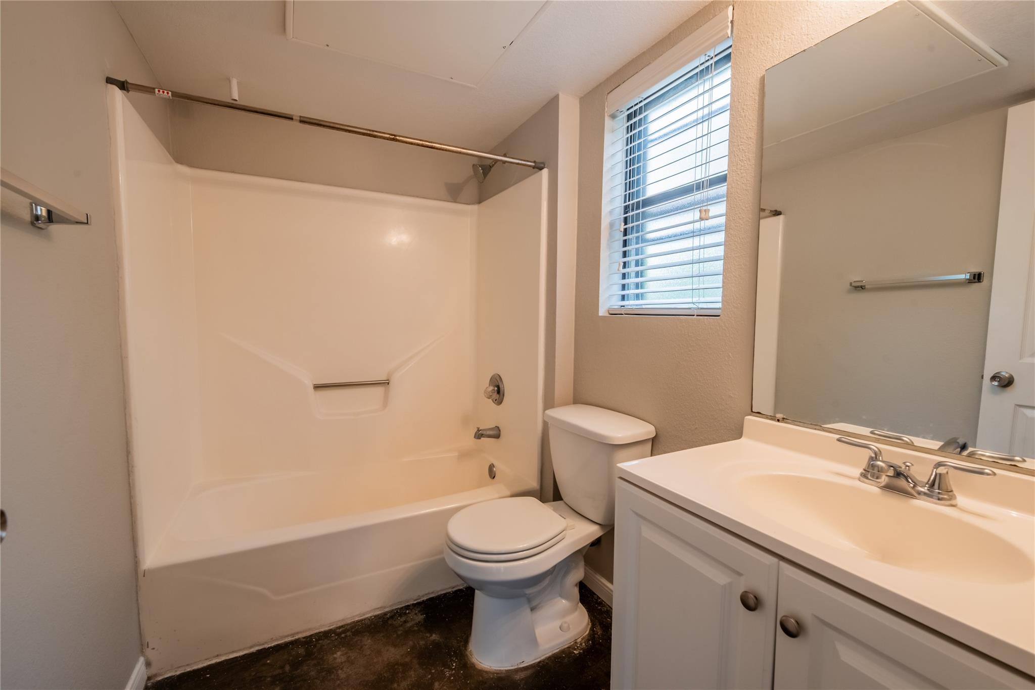 1013 W 23rd St #201 Property Photo 4