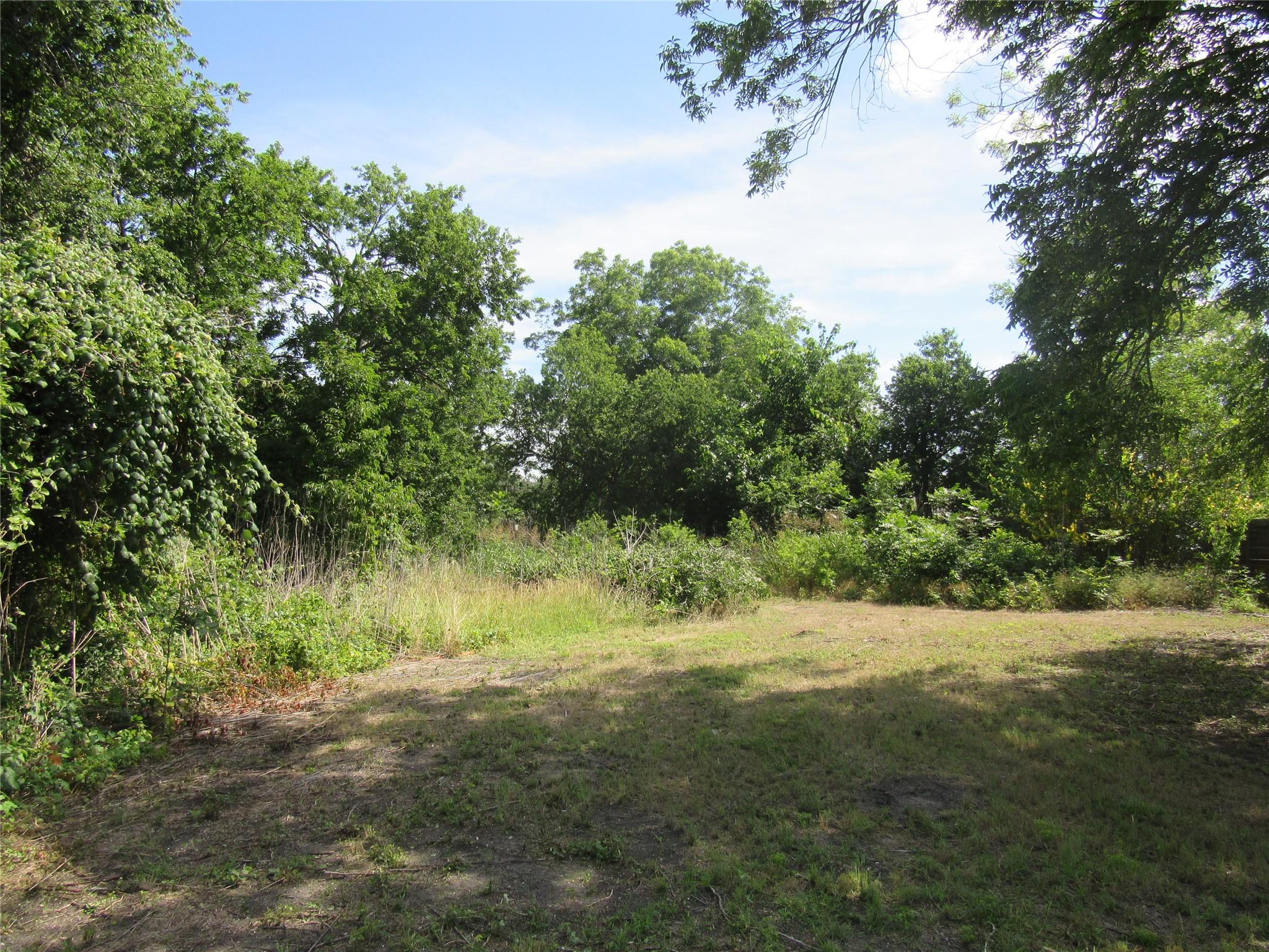 748 W Elm St Property Photo 4