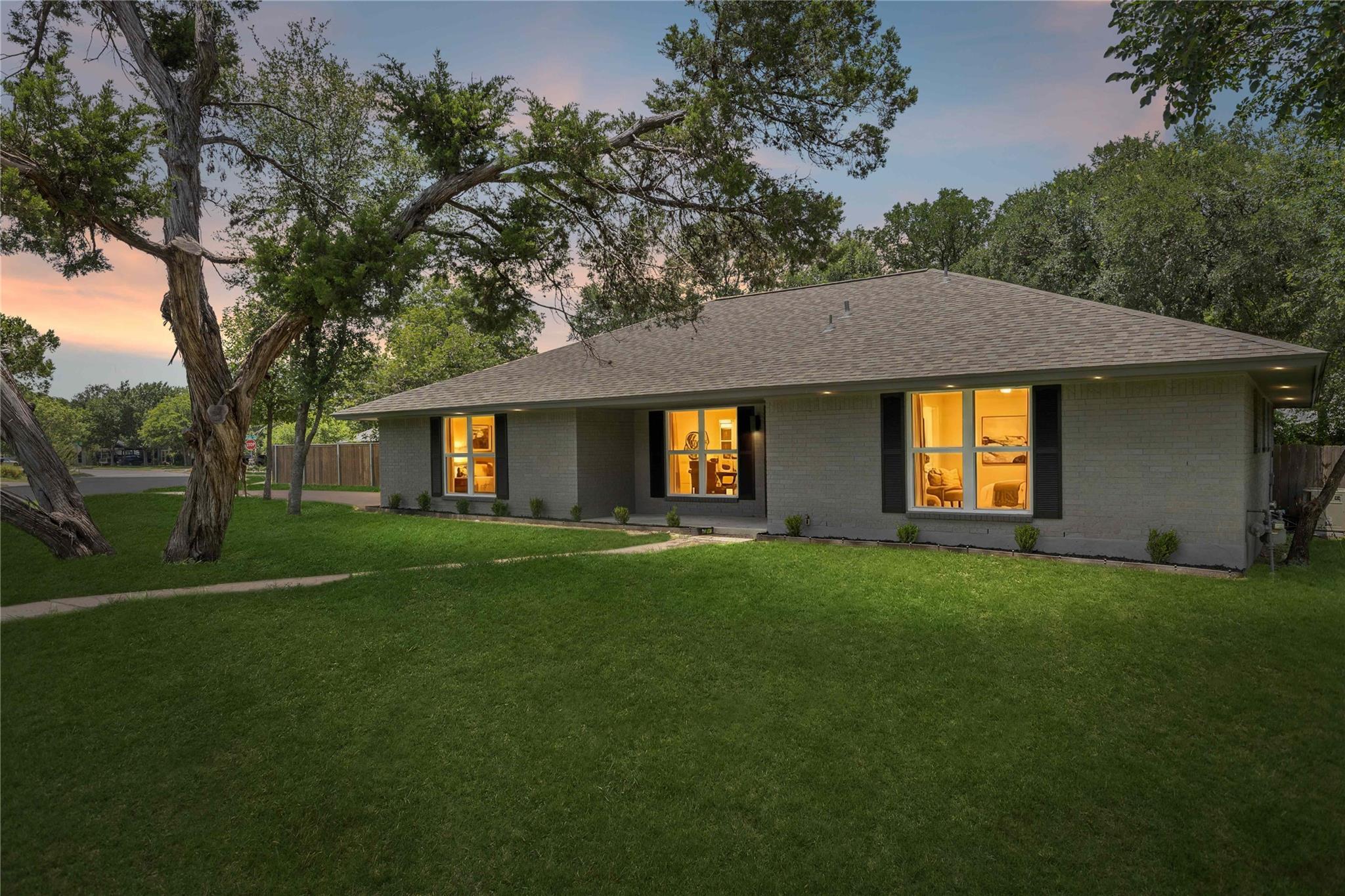 2306 Standish Dr Property Photo 1