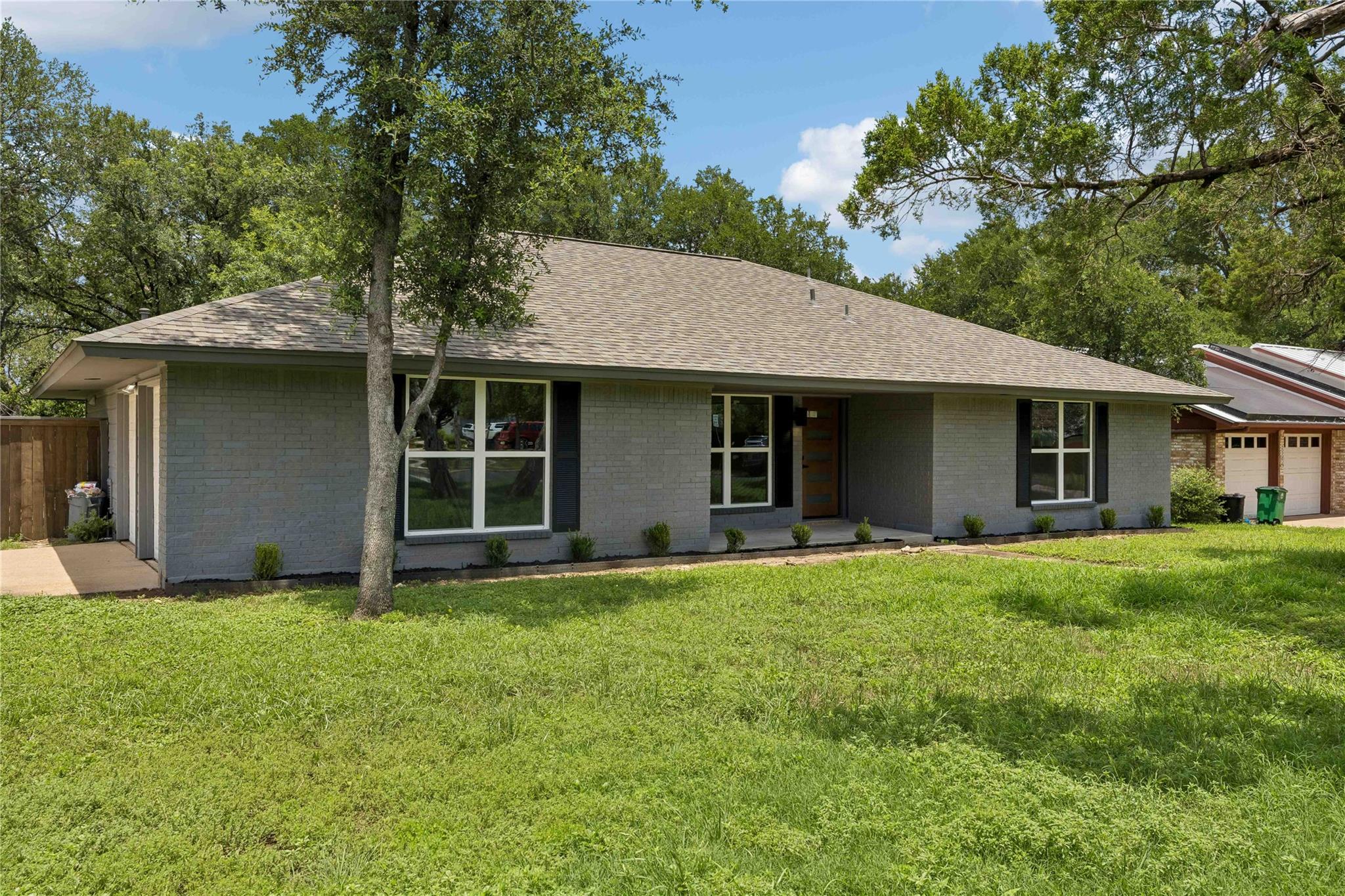 2306 Standish Dr Property Photo 2