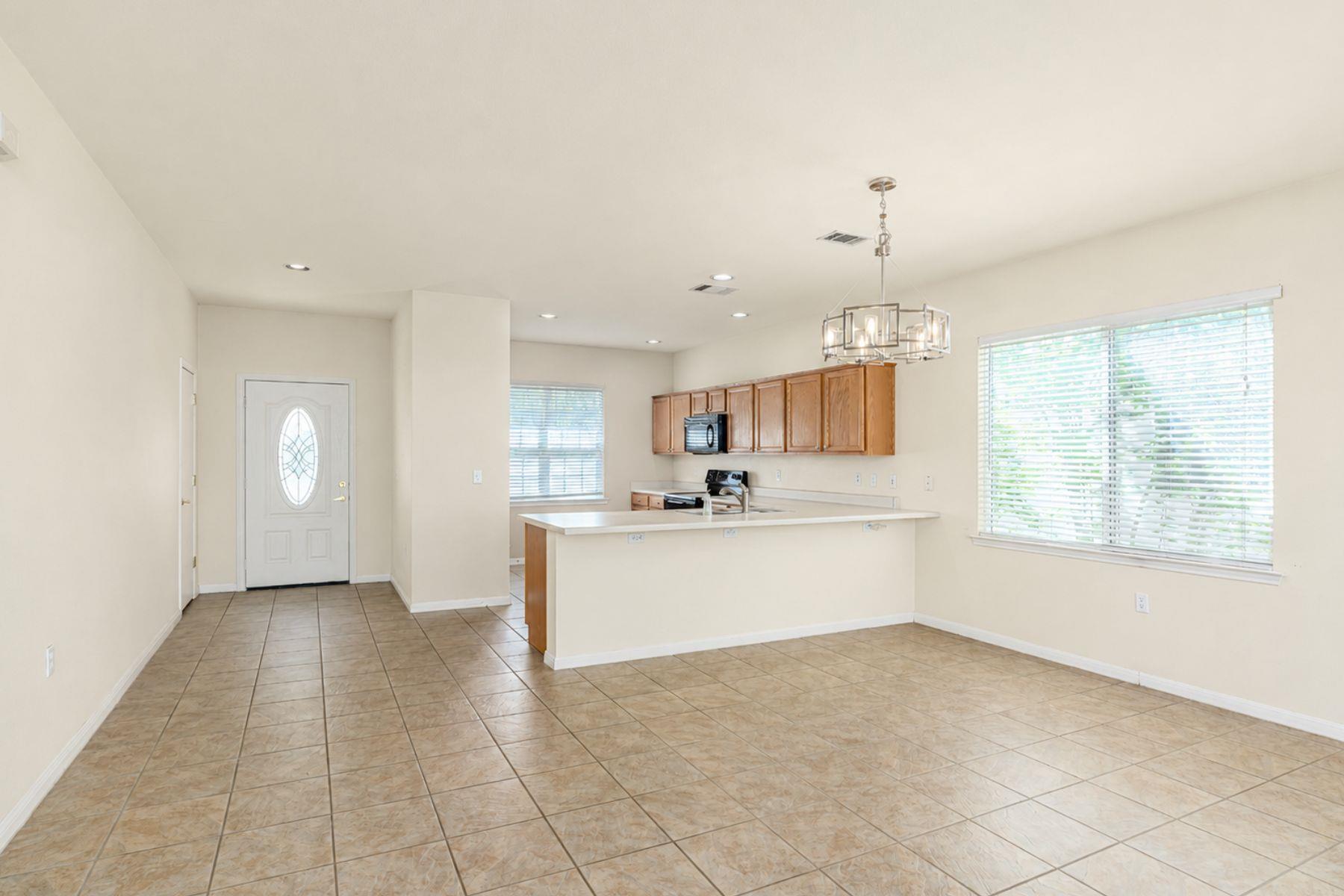 516 Texas Dr Property Photo 4