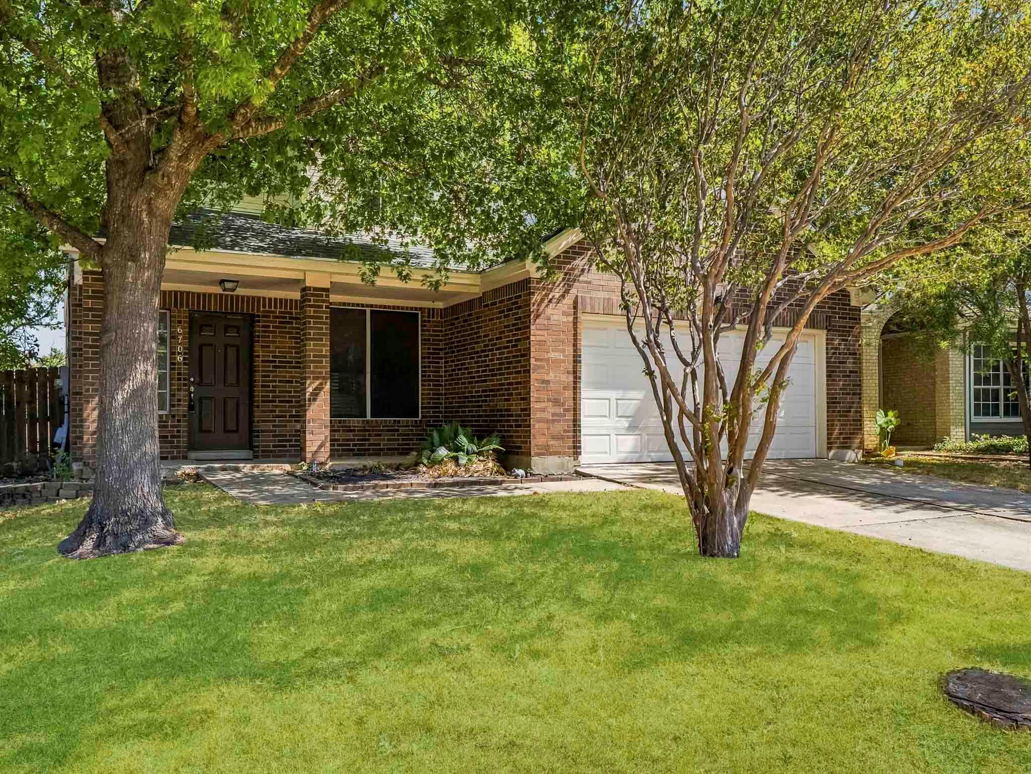 6706 Carisbrooke Ln Property Photo 2