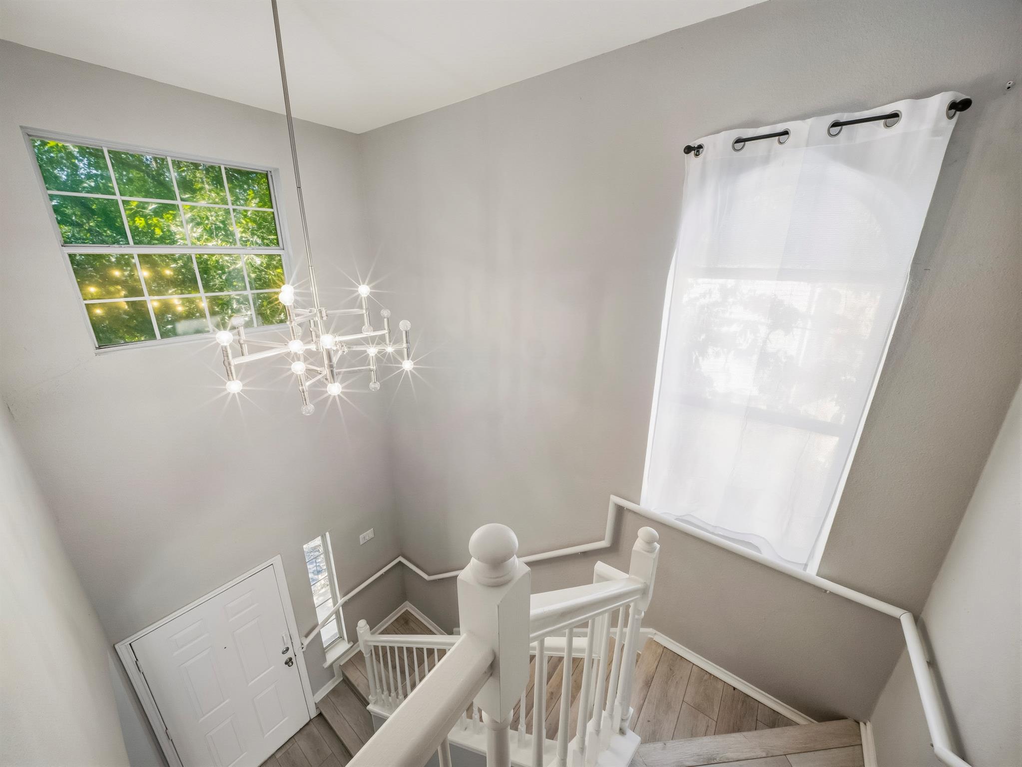 6706 Carisbrooke Ln Property Photo 3