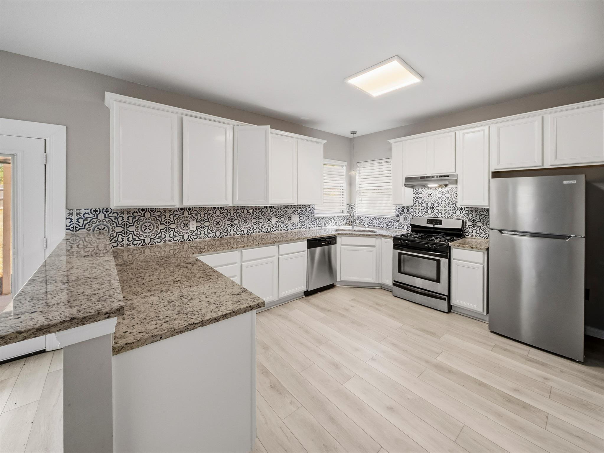 6706 Carisbrooke Ln Property Photo 9