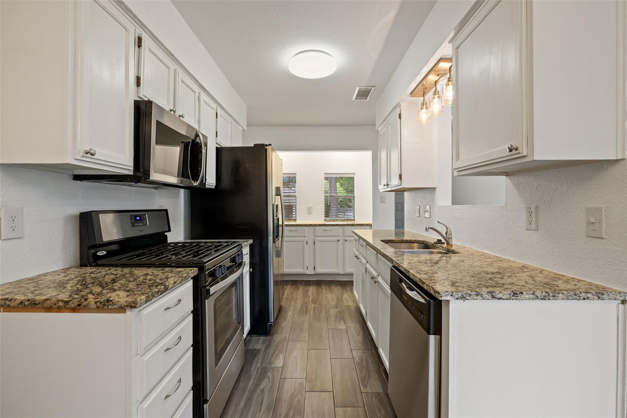 3411 Thomas Kincheon St Property Photo 6