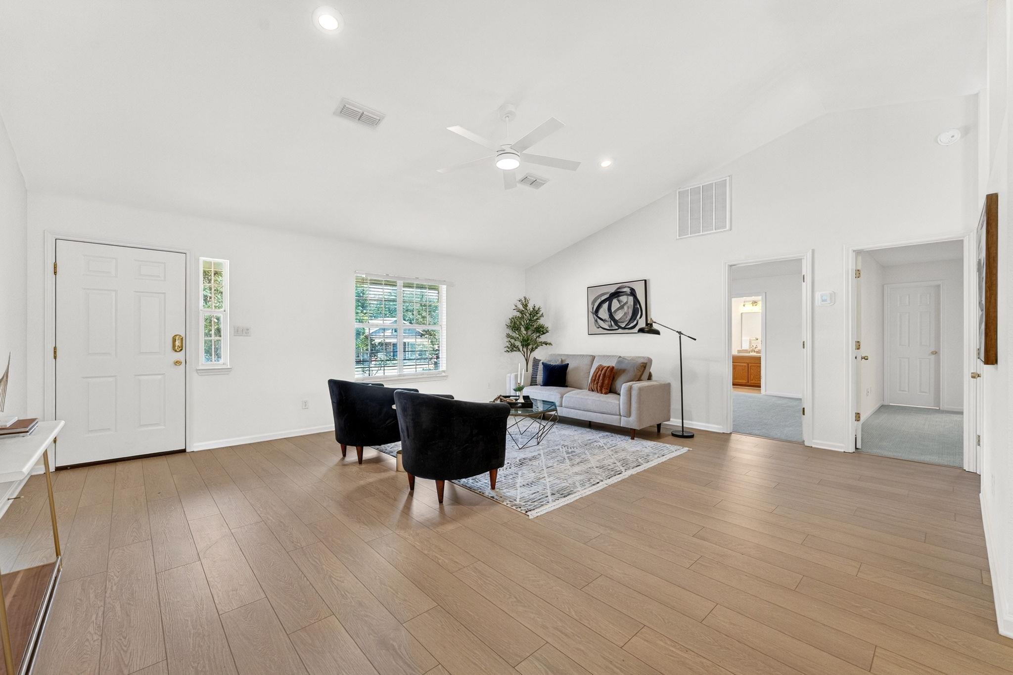 1010 Louise St Property Photo 4