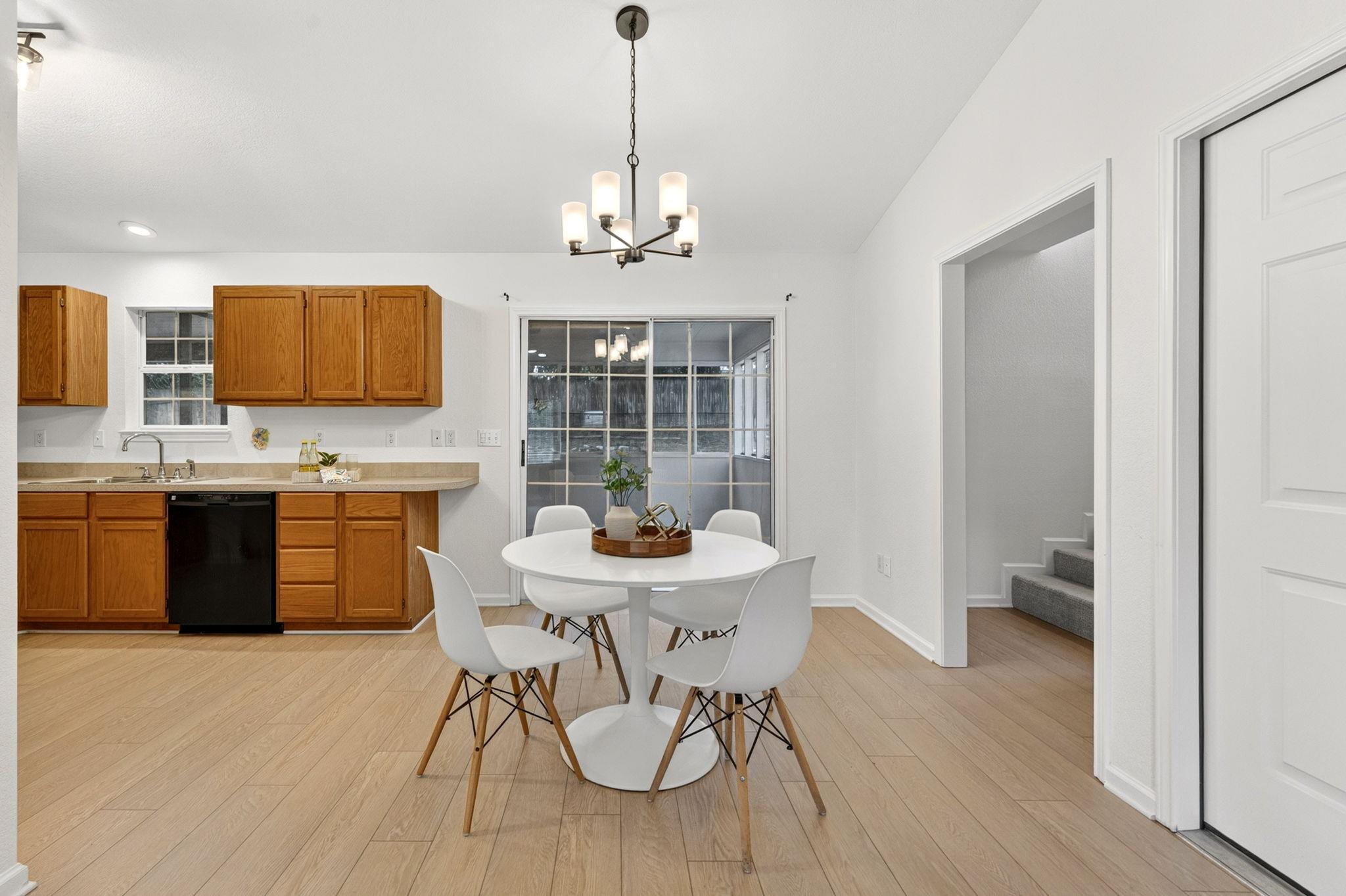 1010 Louise St Property Photo 10