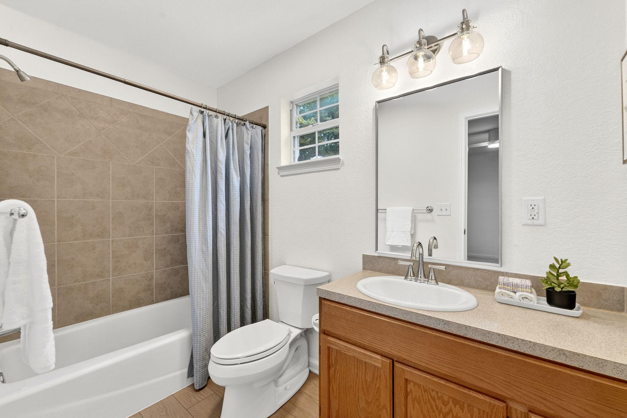 1010 Louise St Property Photo 18