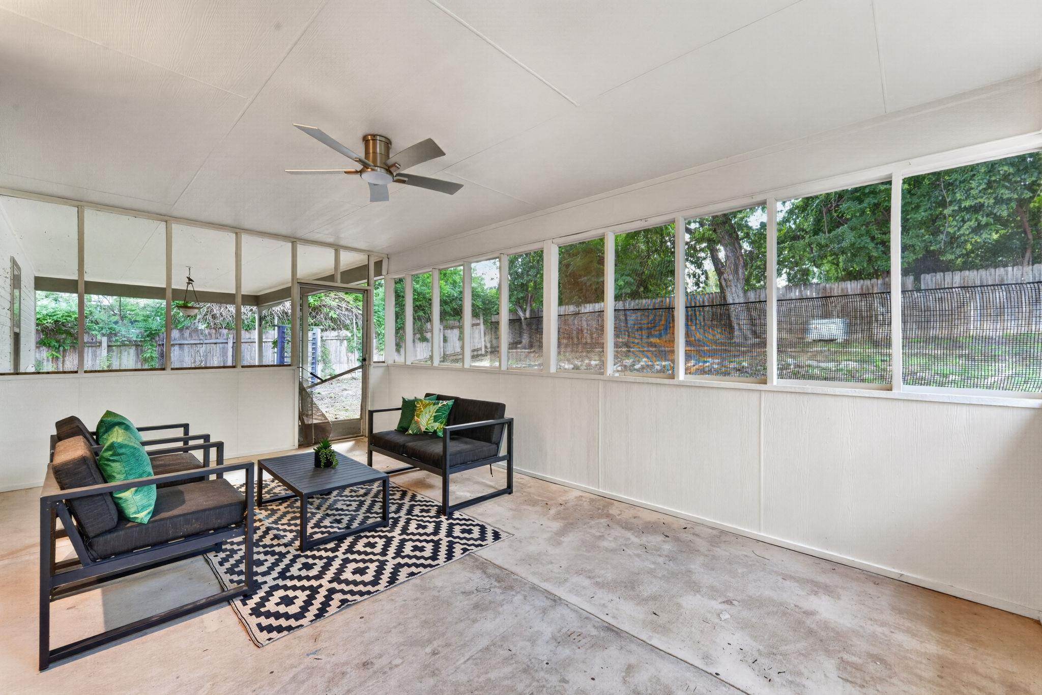 1010 Louise St Property Photo 22