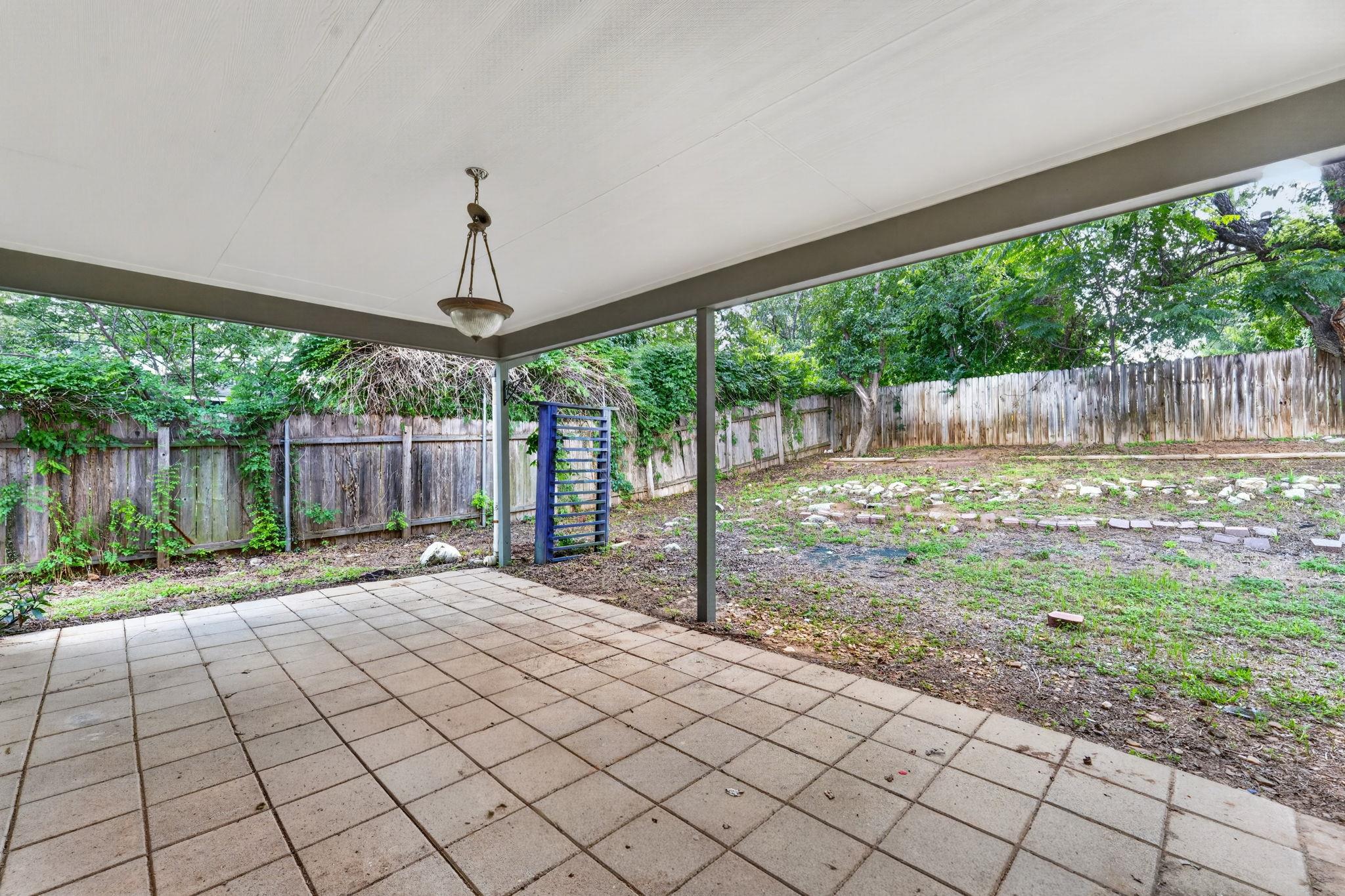 1010 Louise St Property Photo 23