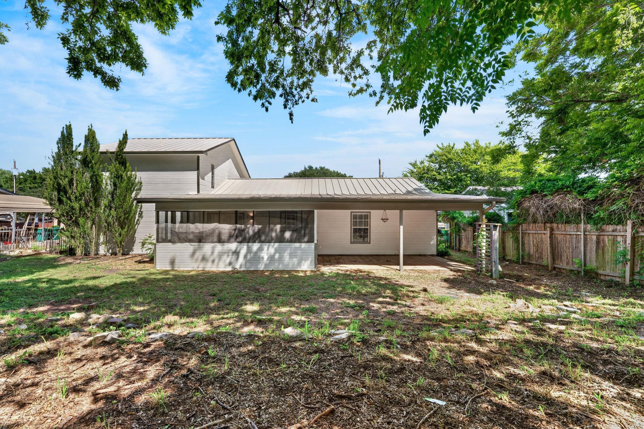 1010 Louise St Property Photo 24