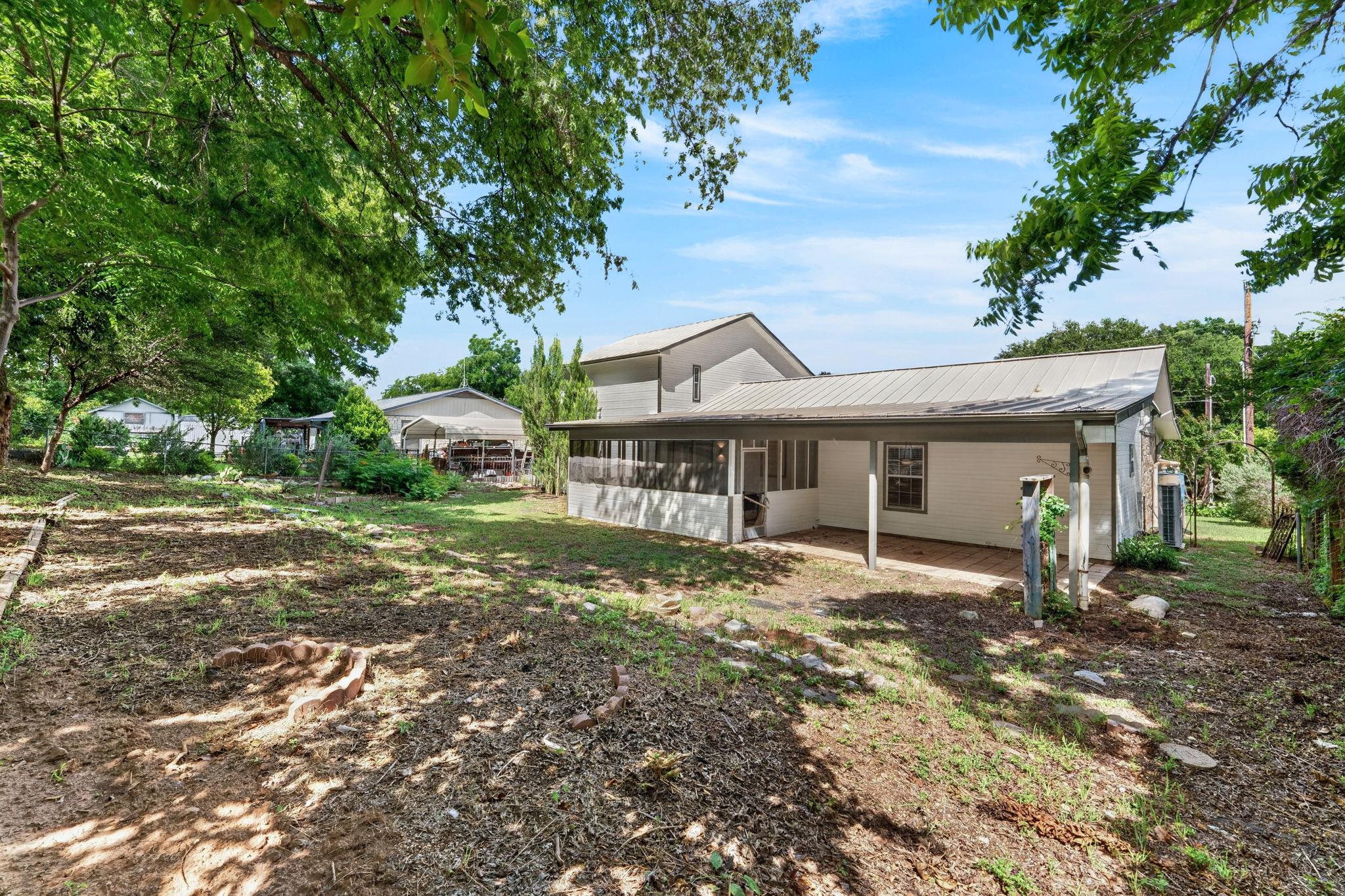 1010 Louise St Property Photo 25