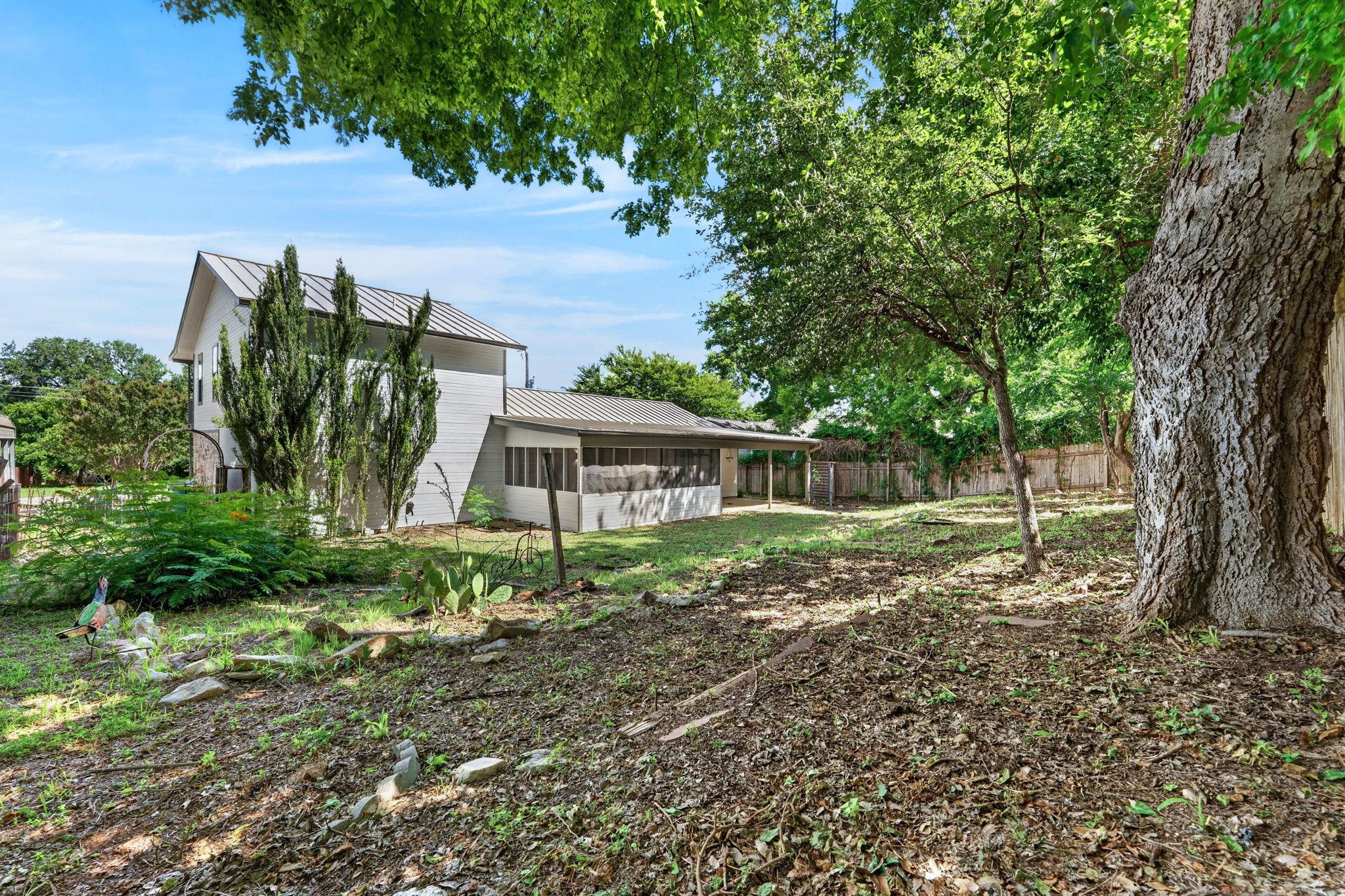 1010 Louise St Property Photo 26