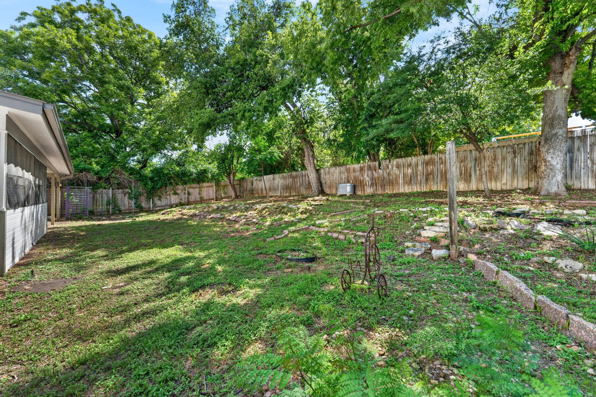 1010 Louise St Property Photo 27