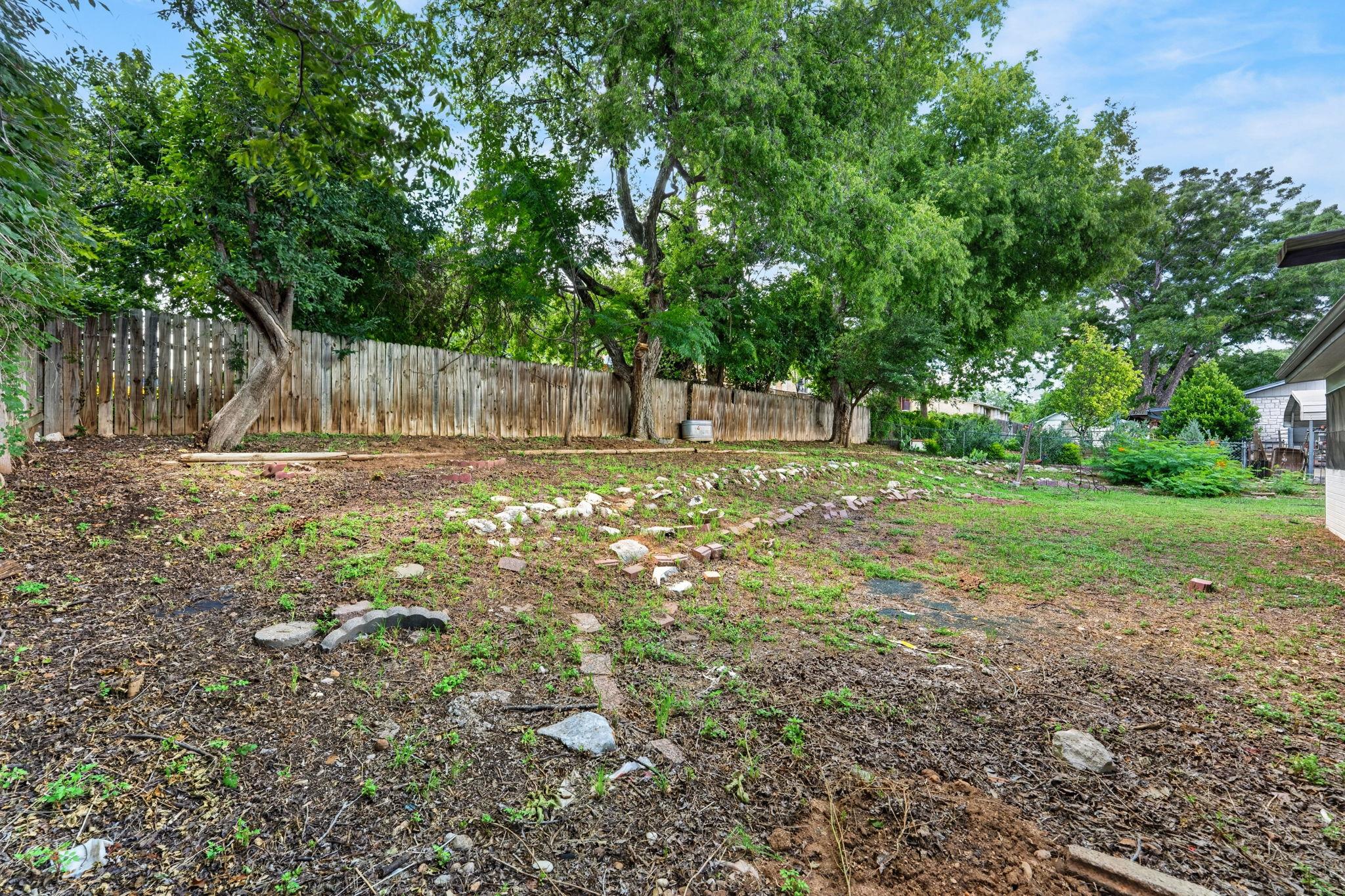 1010 Louise St Property Photo 28