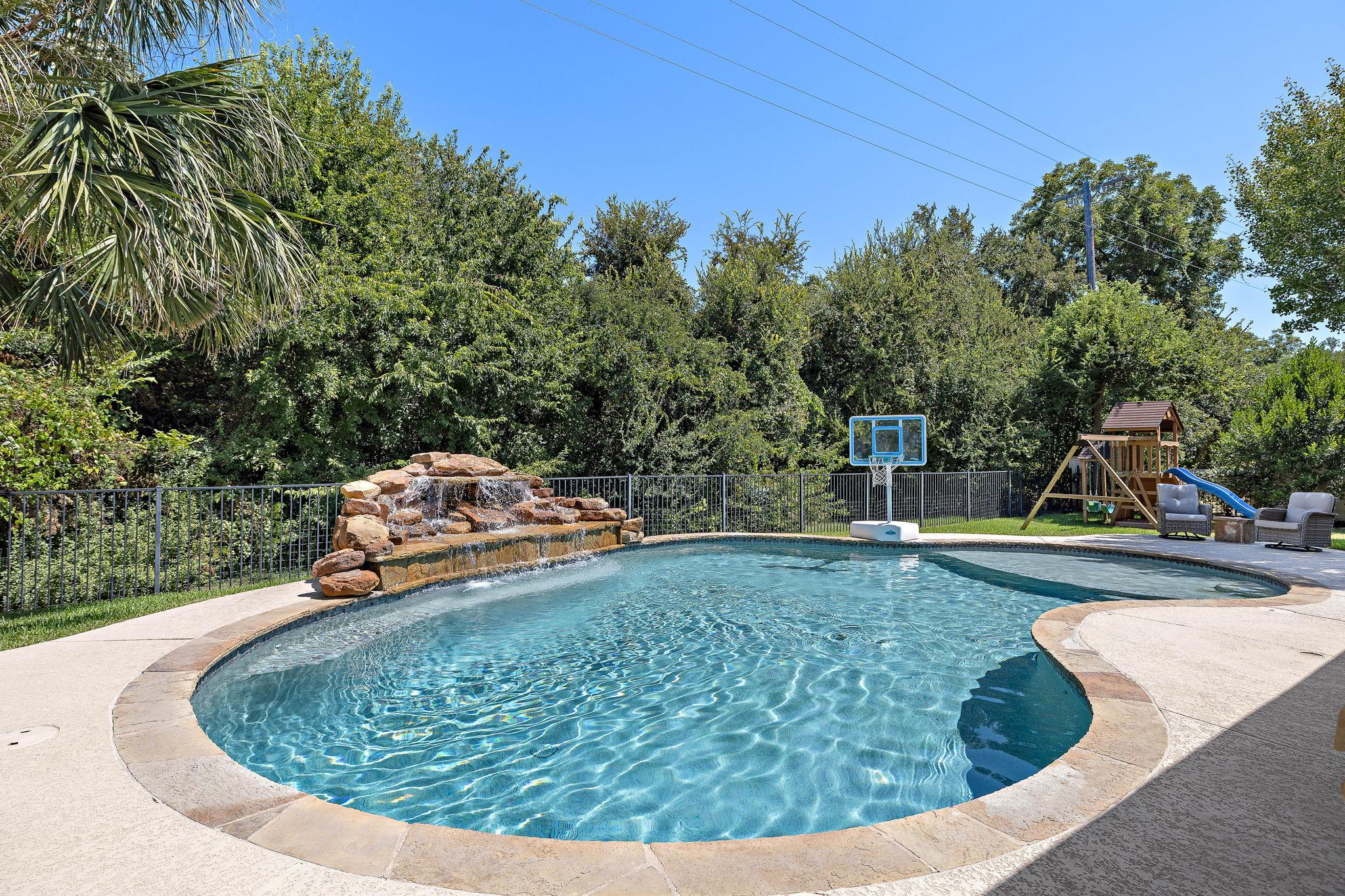 1515 Pinehurst Ln Property Photo 1