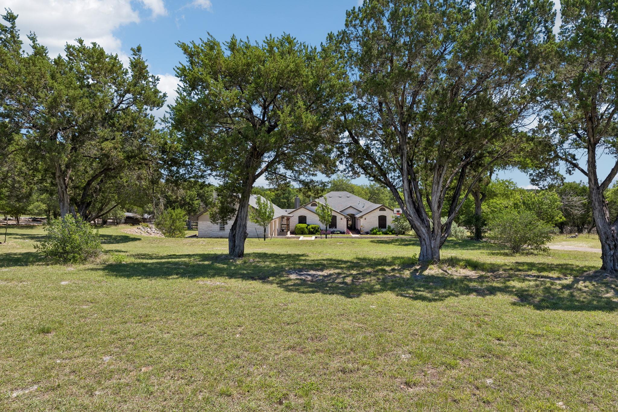 401 Twin Springs Rd Property Photo 3
