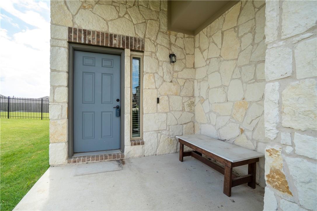 145 Lambert St Property Photo 3