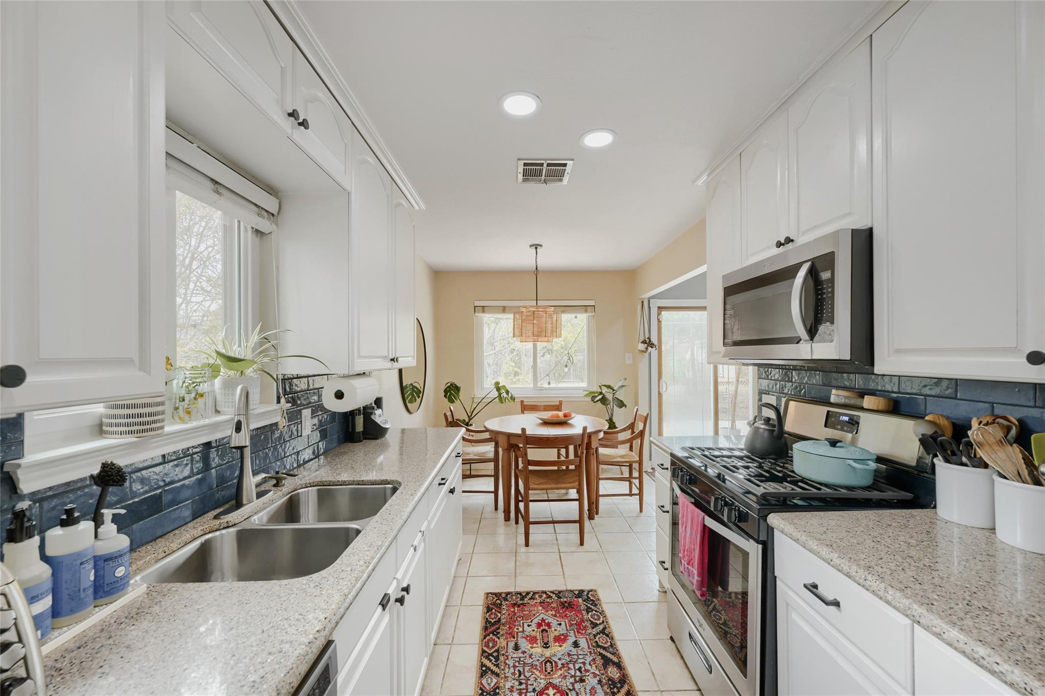 906 Peggotty Pl Property Photo 9