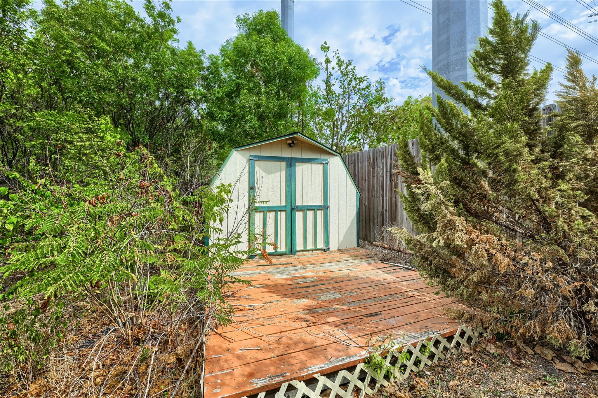 906 Peggotty Pl Property Photo 16
