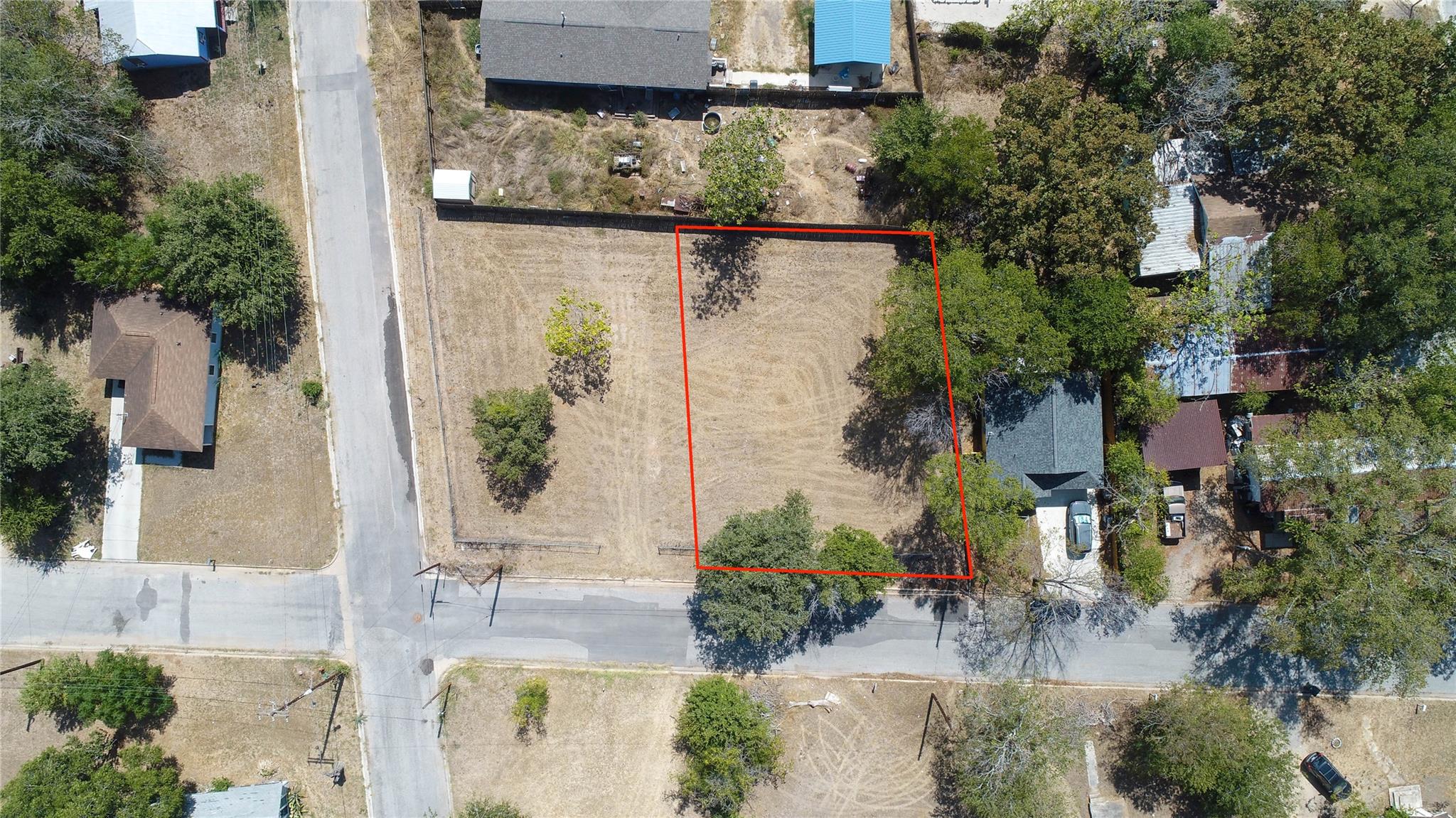 220 Daisy Ave Property Photo 2