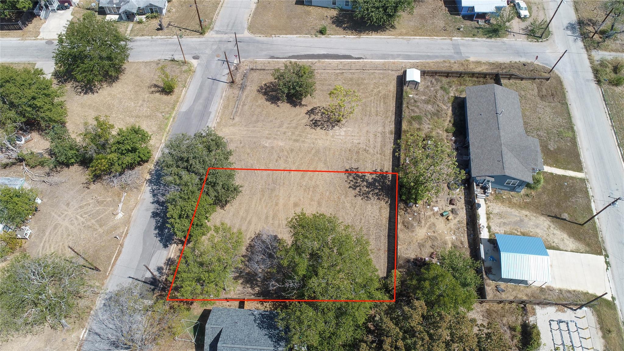 220 Daisy Ave Property Photo 5
