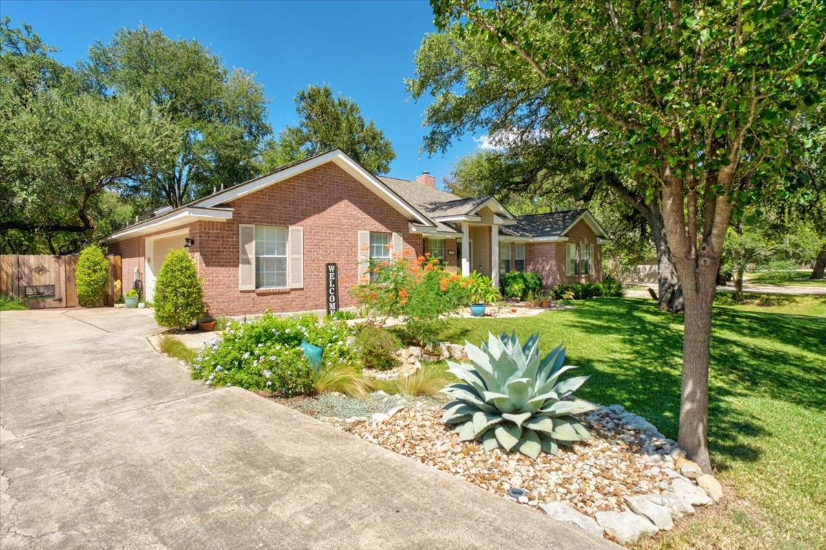 202 Treetop Way Property Photo 3